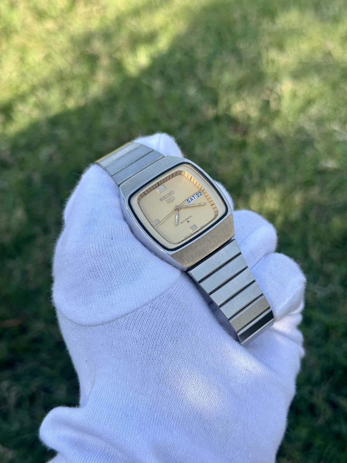 Seiko Vintage Seiko 5 Automatic japan Watch: golden Dial, TV Case Size 36 - 6 Thumbnail