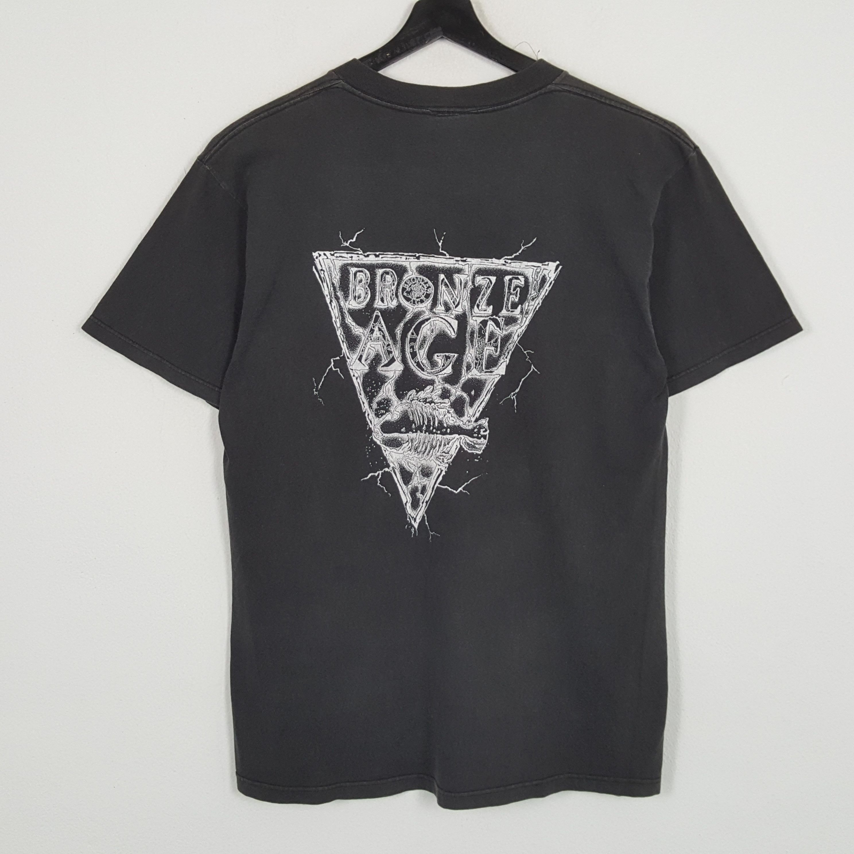 Vintage BRONZE AGE Surfing Style Streetwear Vintage Tshirt Size US L / EU 52-54 / 3 - 1 Thumbnail