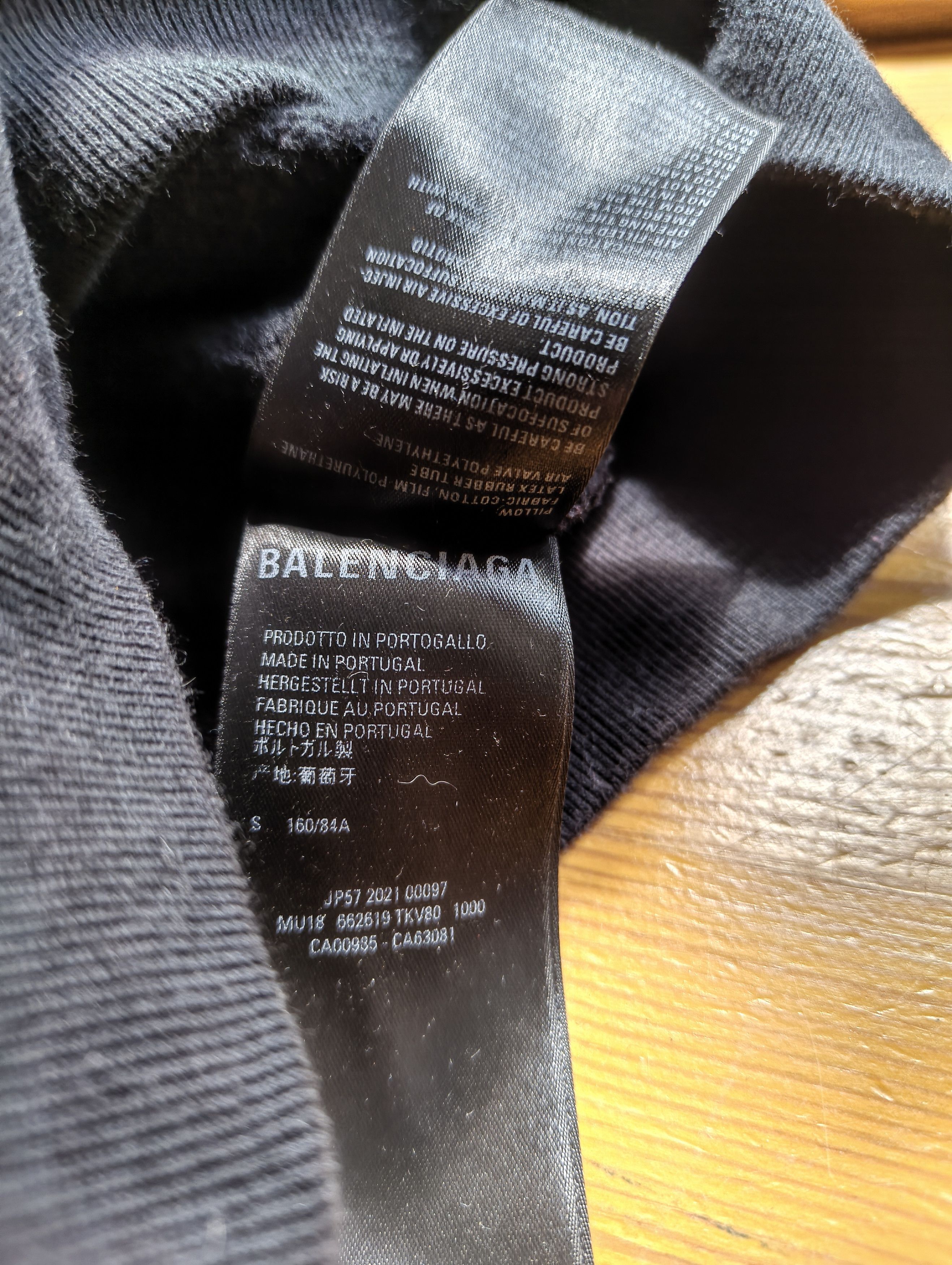 Balenciaga AW21 Balenciaga x Pillowdy Inflatable Pillow Jacket Size US S / EU 44-46 / 1 - 5 Thumbnail