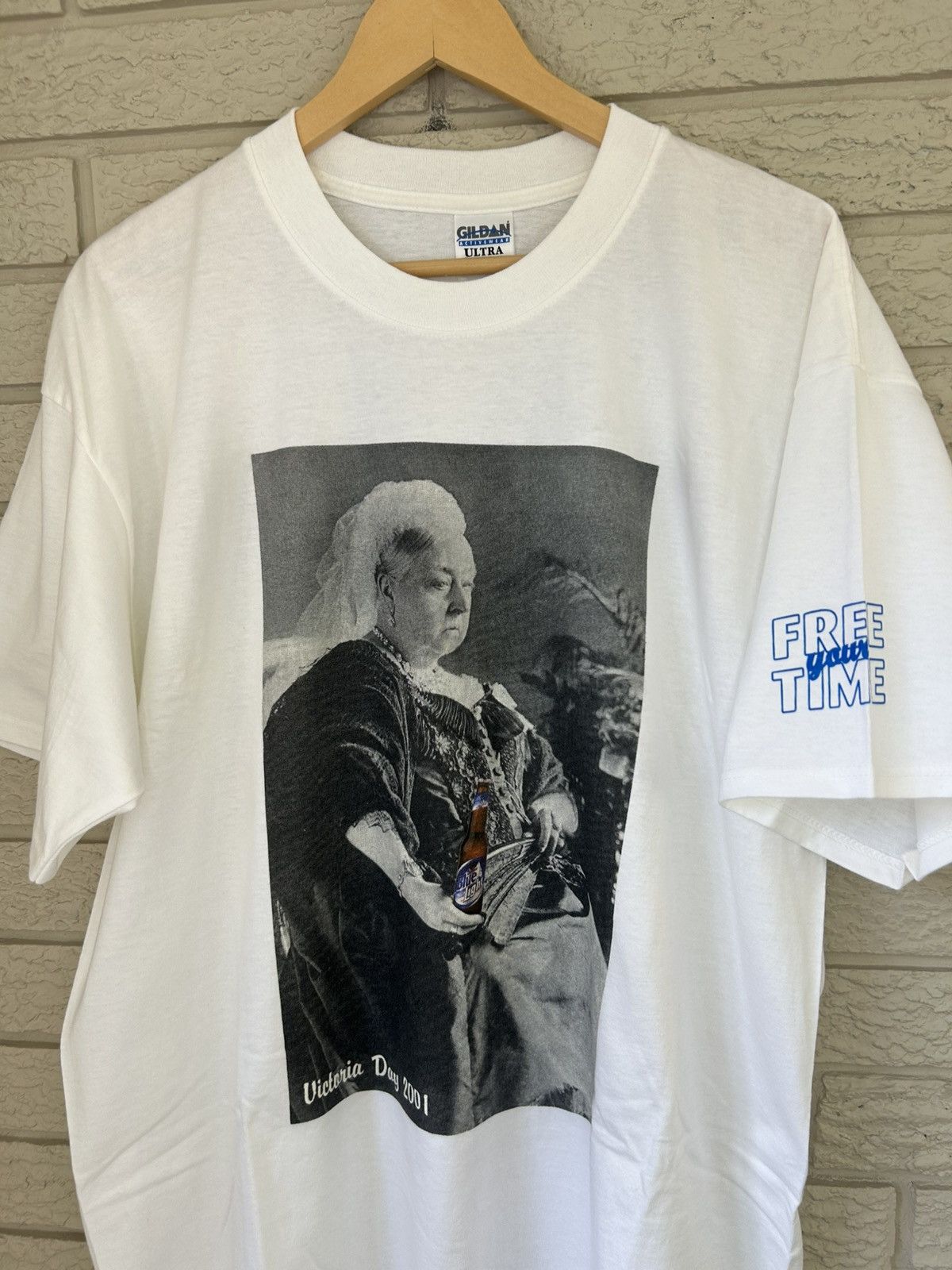 Vintage Vintage 2001 Blue Light Victoria Day Beer Promo T Shirt Size US XL / EU 56 / 4 - 2 Thumbnail