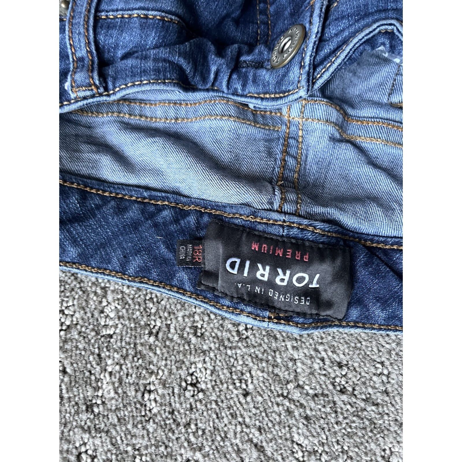 Torrid VINTAGE Torrid Jeans Women's Plus 18R Bootcut Dark Wash Blue Denim Stretch 90s, Bohemian, Preppy, Fall, Spring, Summer, Winter, Girls Size 40" / US 18 - 5 Thumbnail