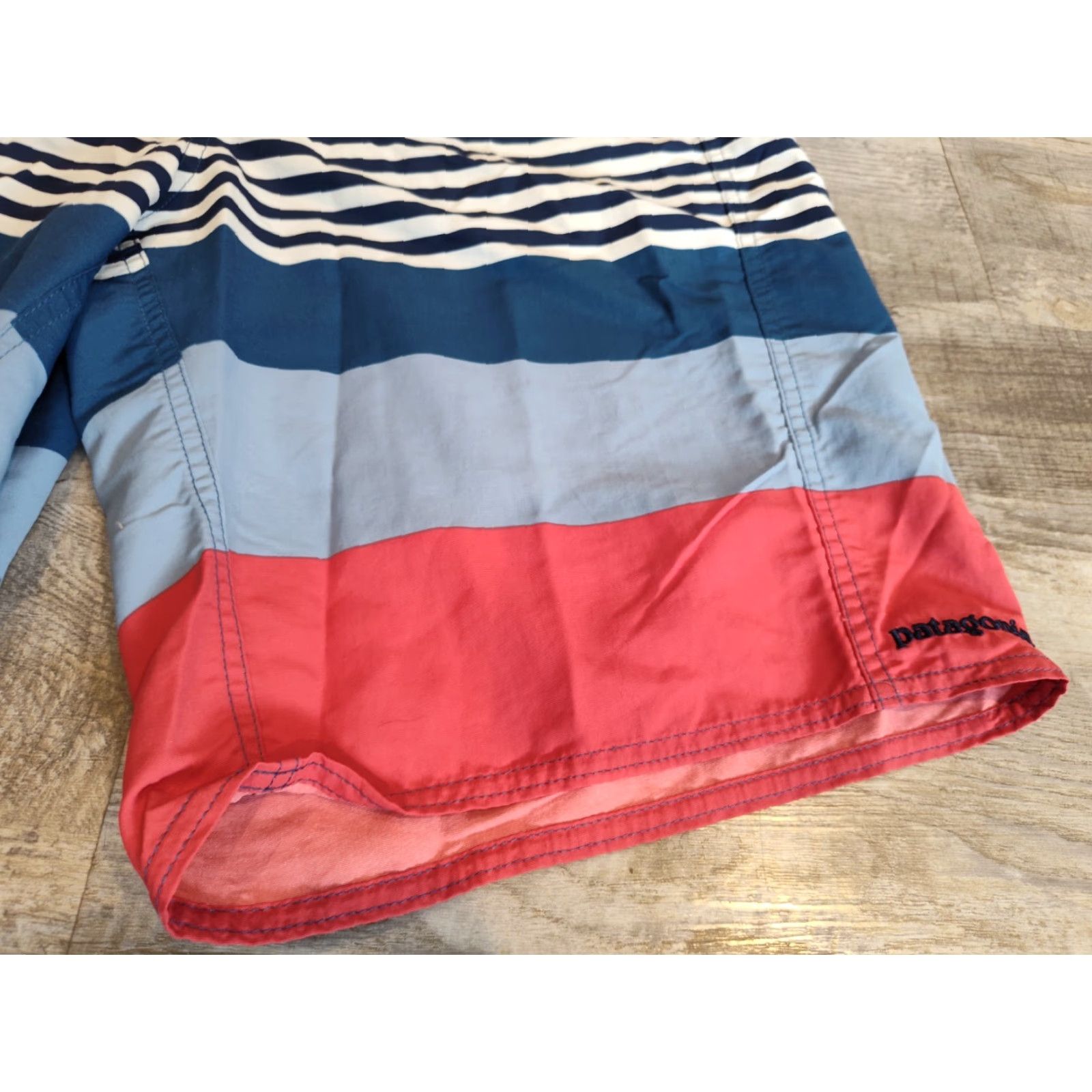 Patagonia Patagonia Wavefarer Board Shorts Mens 34 Blue Red Striped Swim Trunks Zip Pocket Size US 34 / EU 50 - 3 Thumbnail
