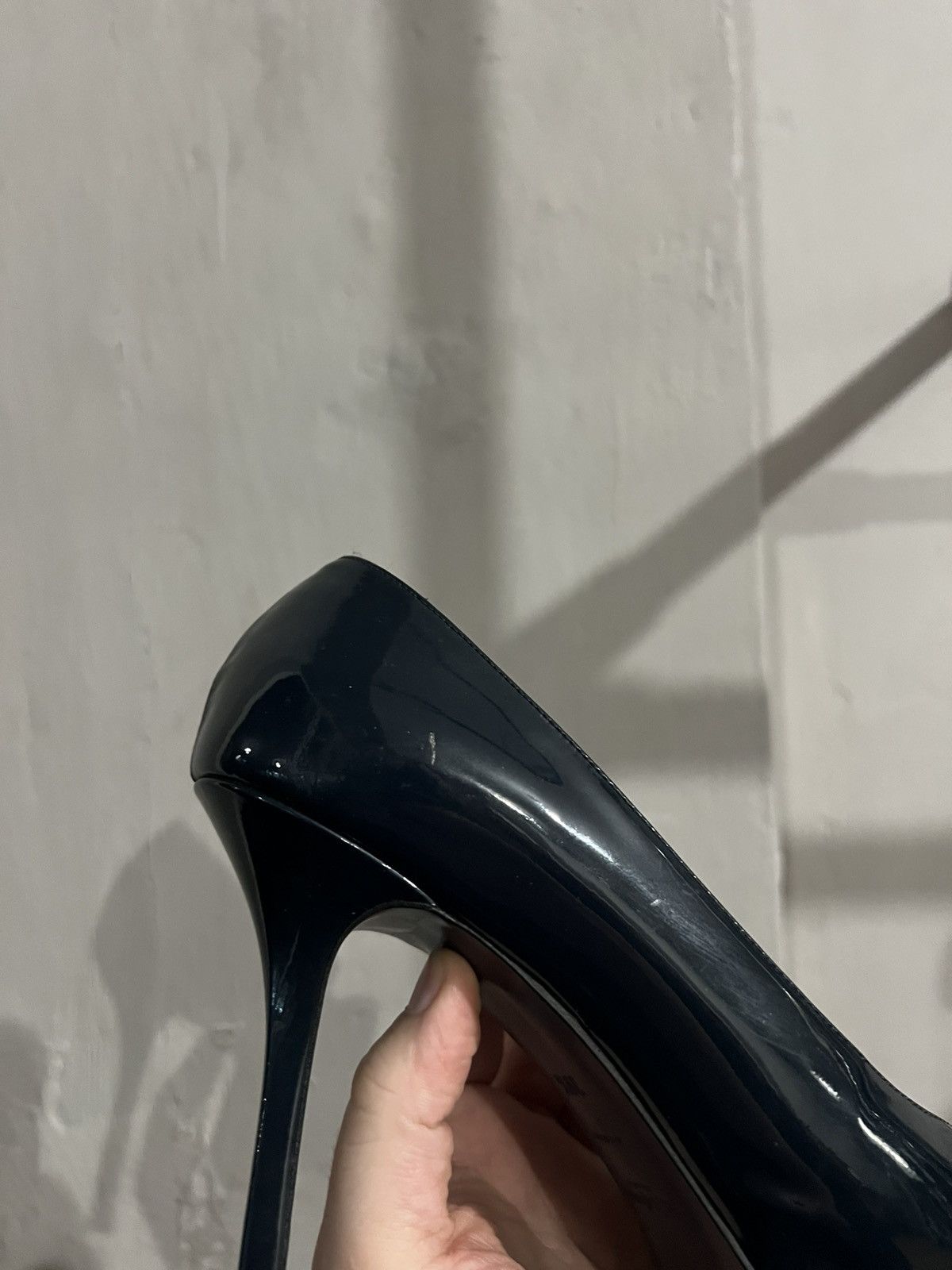 Yves Saint Laurent YSL YVES SAINT LAURENT NAVY PUMPS PATENT LEATHER HEELS 39.5 Size US 9.5 / IT 39.5 - 5 Thumbnail