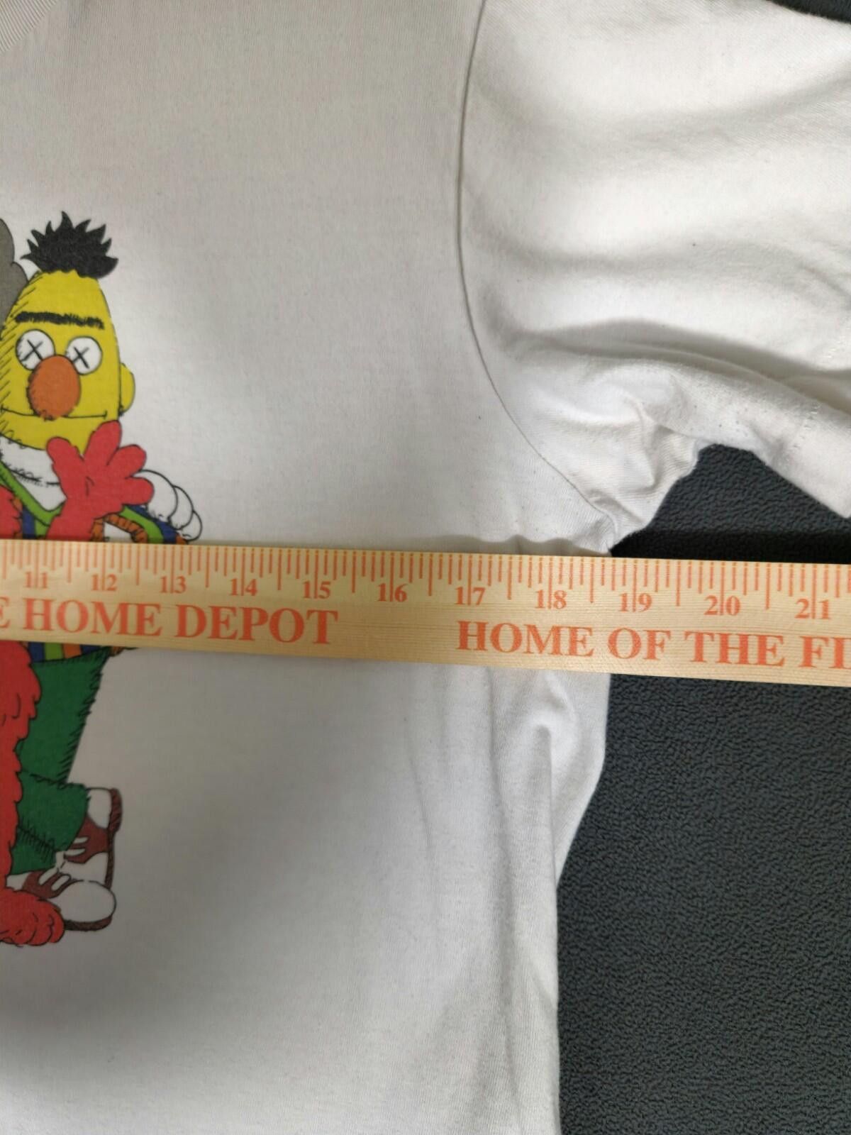 Uniqlo RARE Uniqlo X KAWS X Sesame Street Shirt White Size XS Size US XS / EU 42 / 0 - 3 Thumbnail