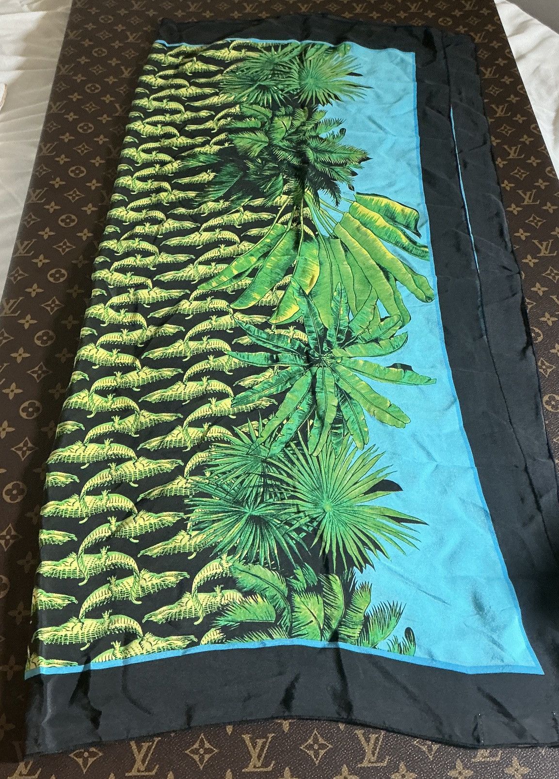 Versace Versace x H&M Alligator Scarf Size ONE SIZE - 1 Thumbnail