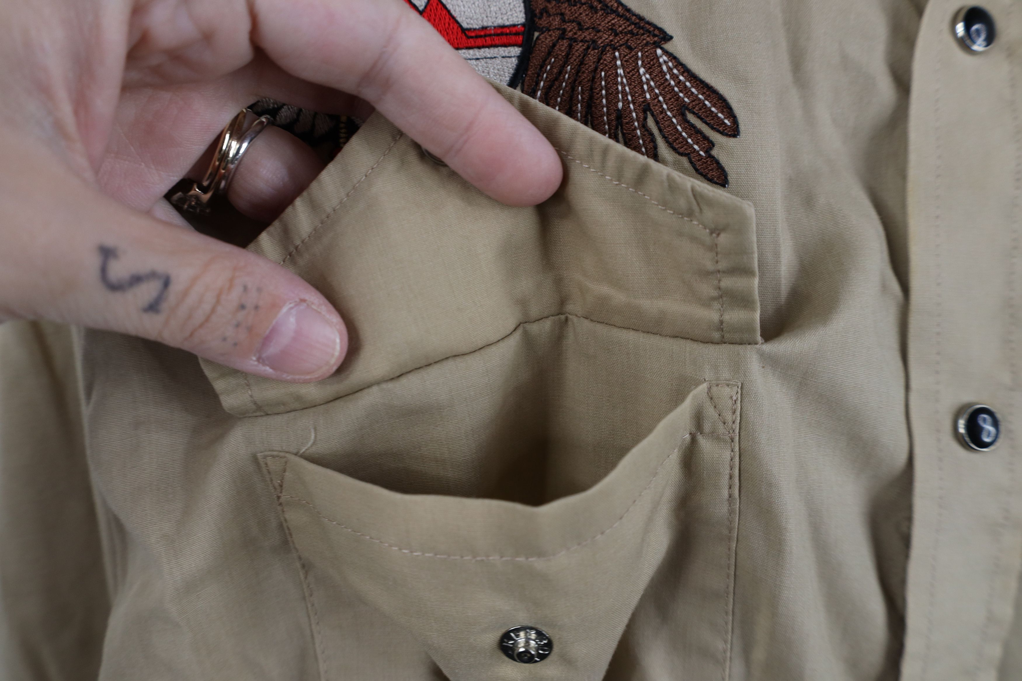 Vintage Vintage 70s Rockabilly Eagle Feather Snap Button Shirt Beige Size US L / EU 52-54 / 3 - 10 Thumbnail