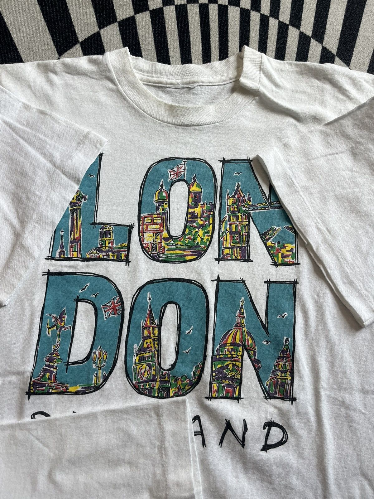 Arts & Science Vintage LONDON England Souvenir Artwork asco 90’s Tshirt Size US XL / EU 56 / 4 - 7 Thumbnail