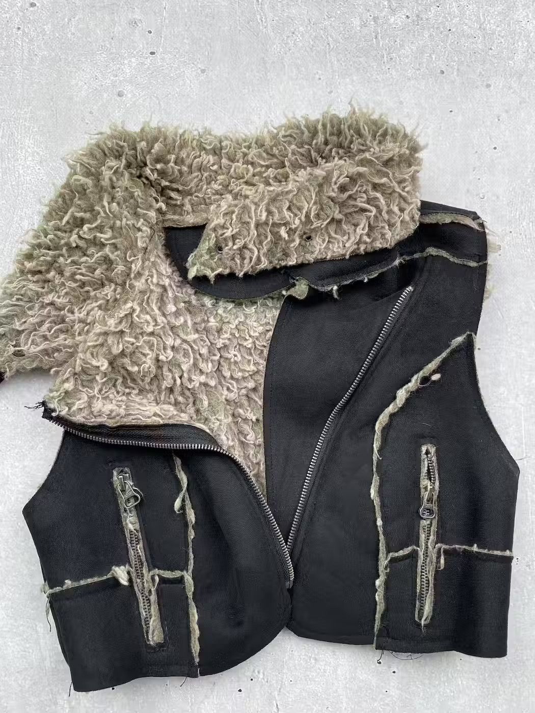 Vintage Vintage Zipped Asymmetrical Faux Fur Vest Size XS / US 0-2 / IT 36-38 - 4 Thumbnail
