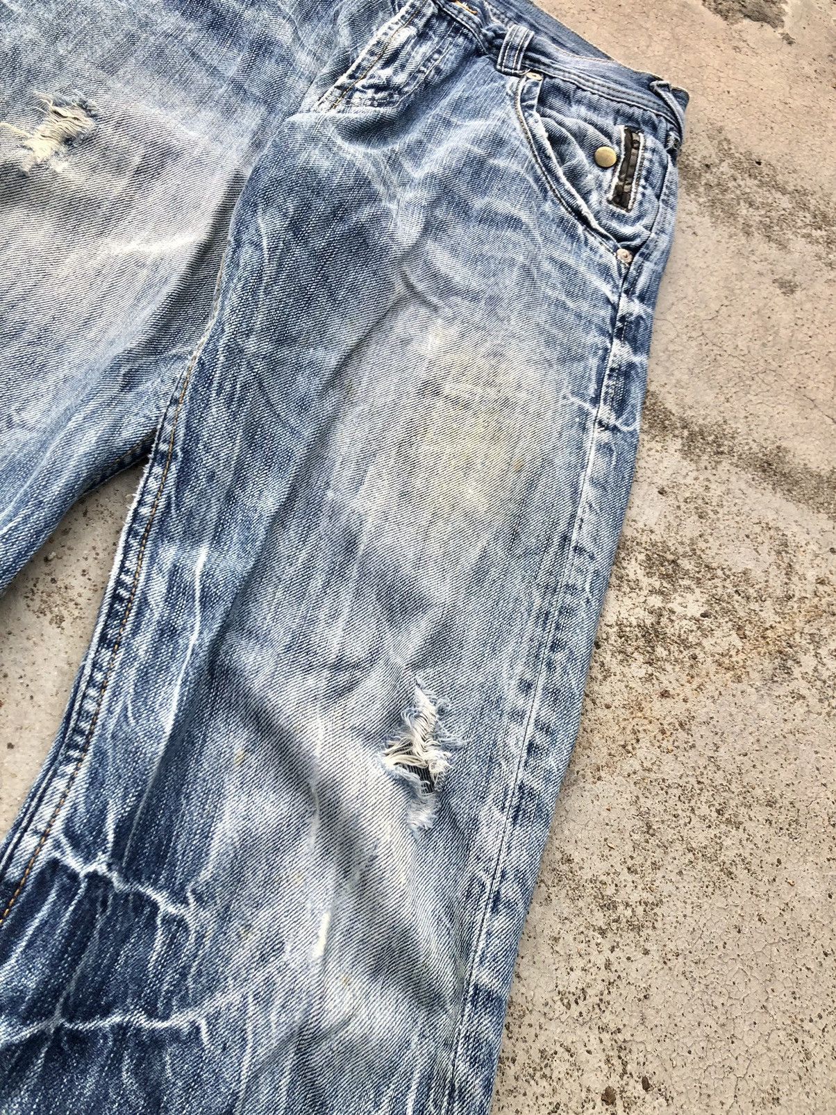 Japanese Brand VILLAND WASHED BLUE DISTRESSED DENIM Size US 31 - 3 Thumbnail