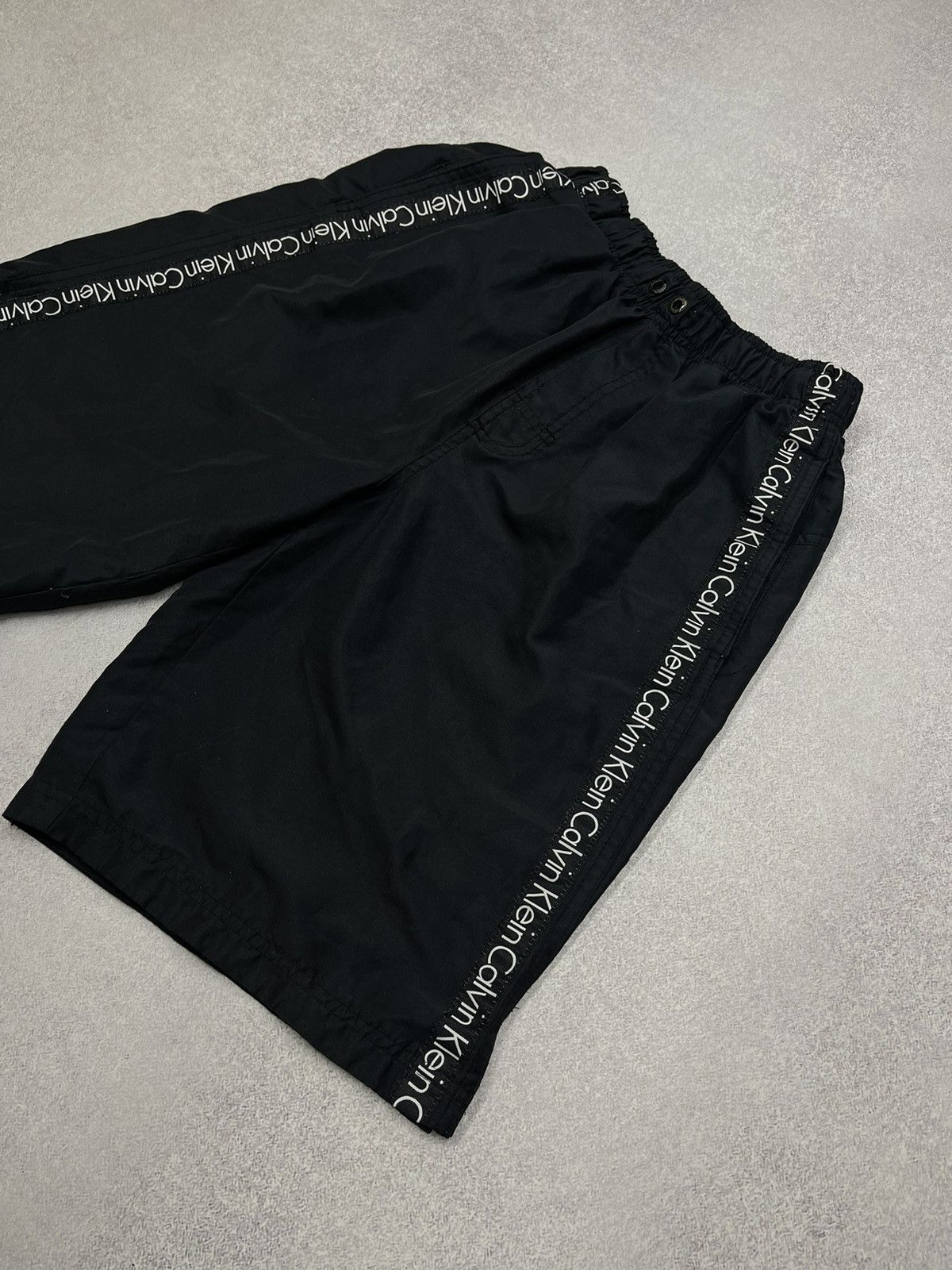 Calvin Klein Mens Calvin Klein Swimwear Black Shorts Lampas Y2K Size US 30 / EU 46 - 3 Thumbnail