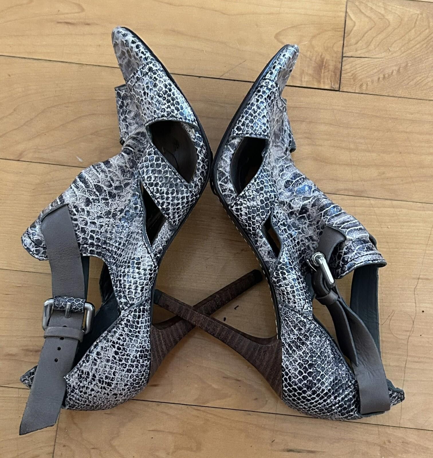 Bcbgmaxazria BCBG Maxazria Leather Snake Print Heels PeepToe Sz8 Stiletto Size US 7 / IT 37 - 3 Thumbnail