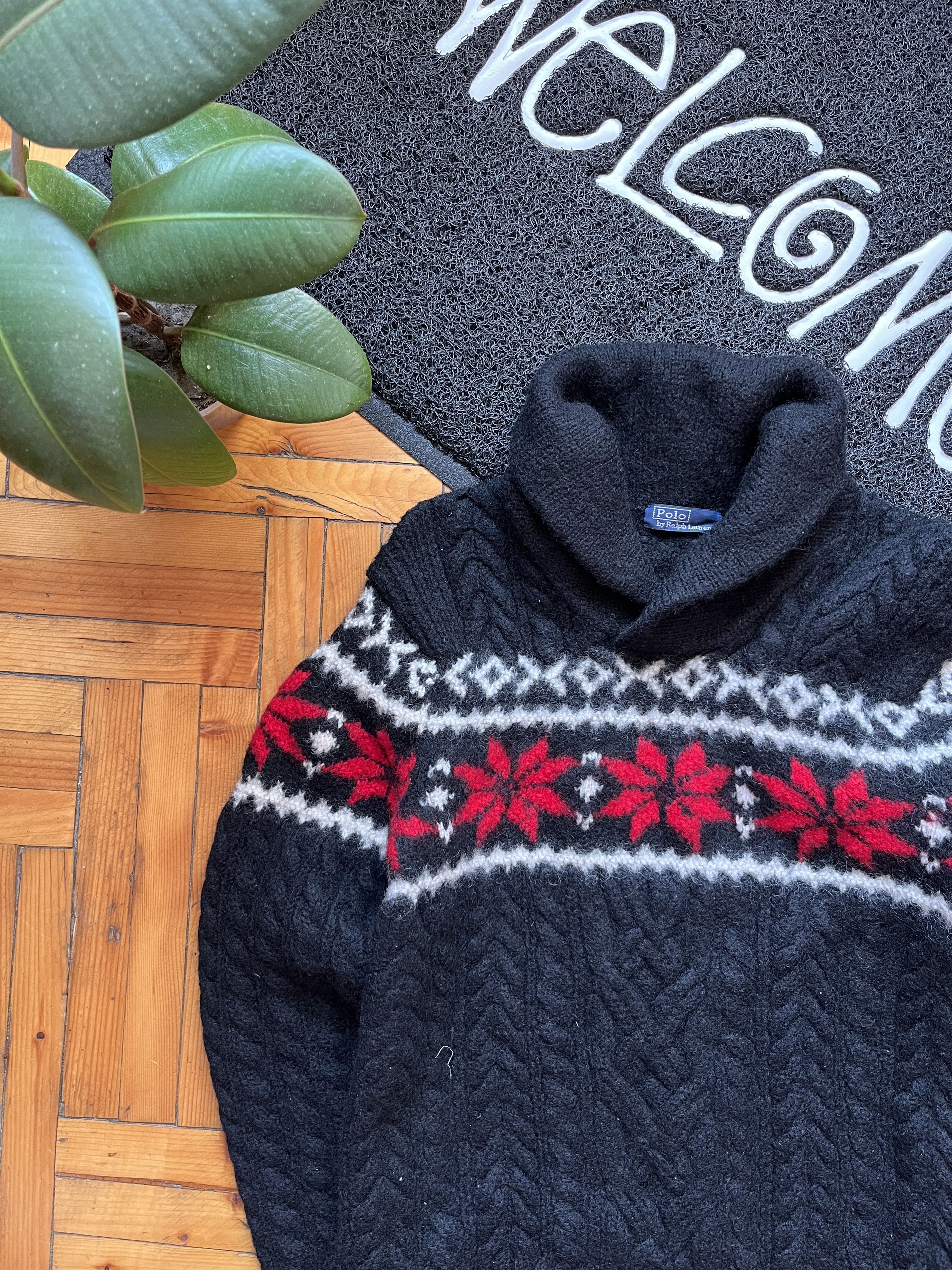 Polo Ralph Lauren Vintage Polo Ralph Lauren Aztec Snowflake Sweater Hand Knit Size S / US 4 / IT 40 - 2 Thumbnail