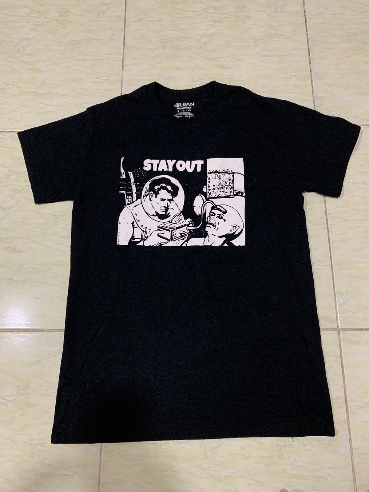 Gildan Y2K Humor stay out Tee Small Size Size US S / EU 44-46 / 1 - 6 Thumbnail