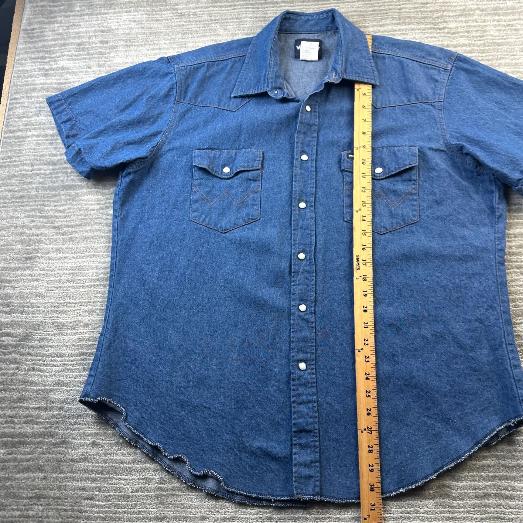 Wrangler Wrangler Shirt Mens XL Blue Denim Western Cowboy Button-Up Short Sleeve Jeans Pearl Snap Casual Workwear Size US XL / EU 56 / 4 - 8 Thumbnail