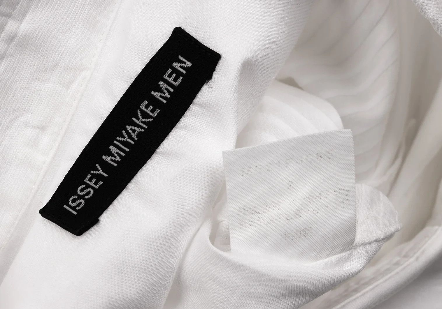 Issey Miyake Front Bias Pleats Design Long Sleeve Shirt in White Size US S / EU 44-46 / 1 - 19 Thumbnail