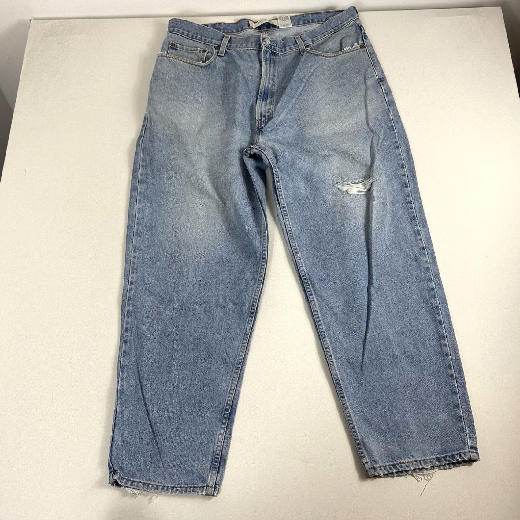 Levi's VINTAGE Levi's 560 Jeans Comfort Fit Mens Blue Medium Wash 38x30 Distressed Size US 38 / EU 54 - 2 Thumbnail