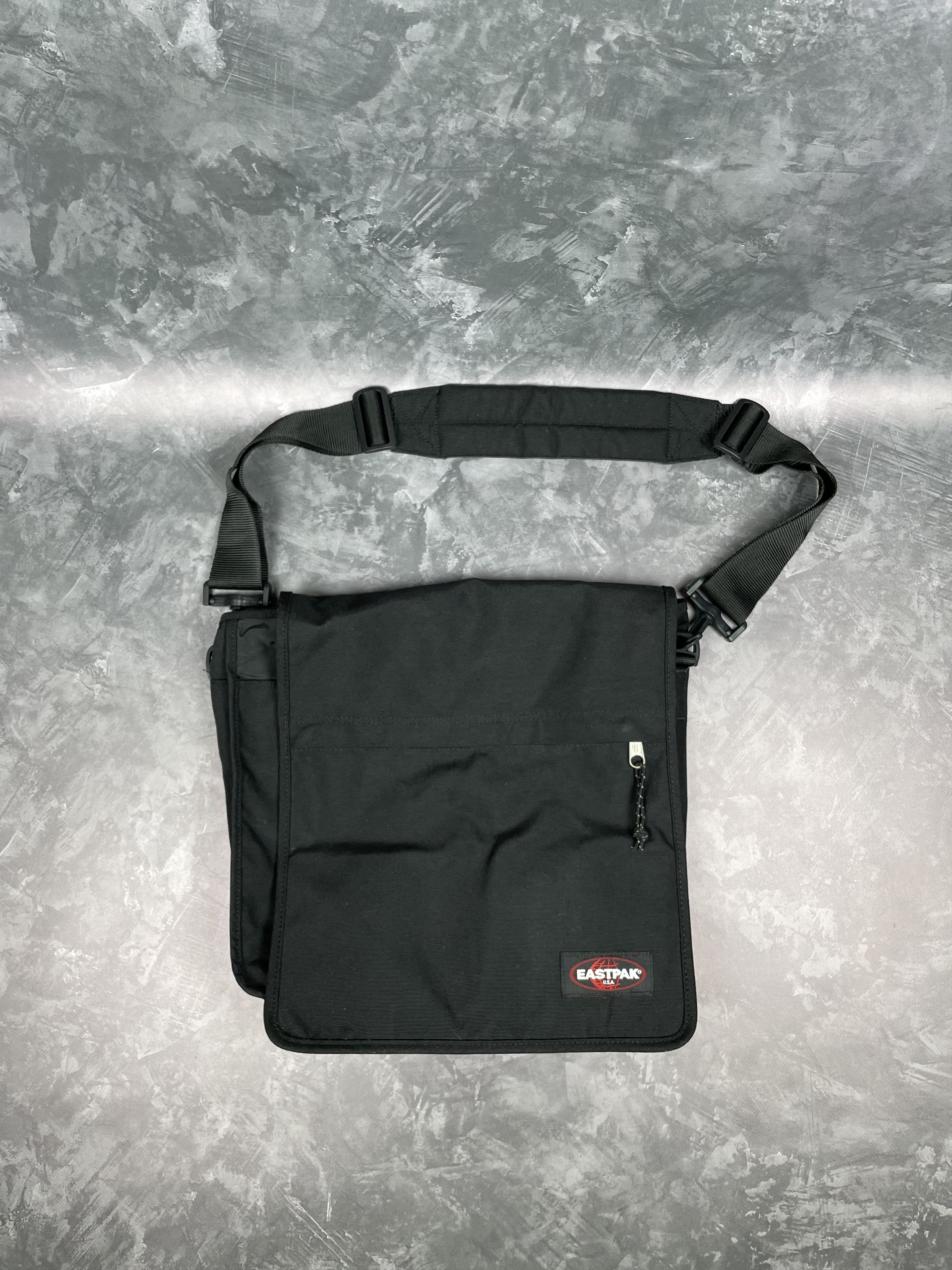 00s archive EASTPAK messenger bag y2k