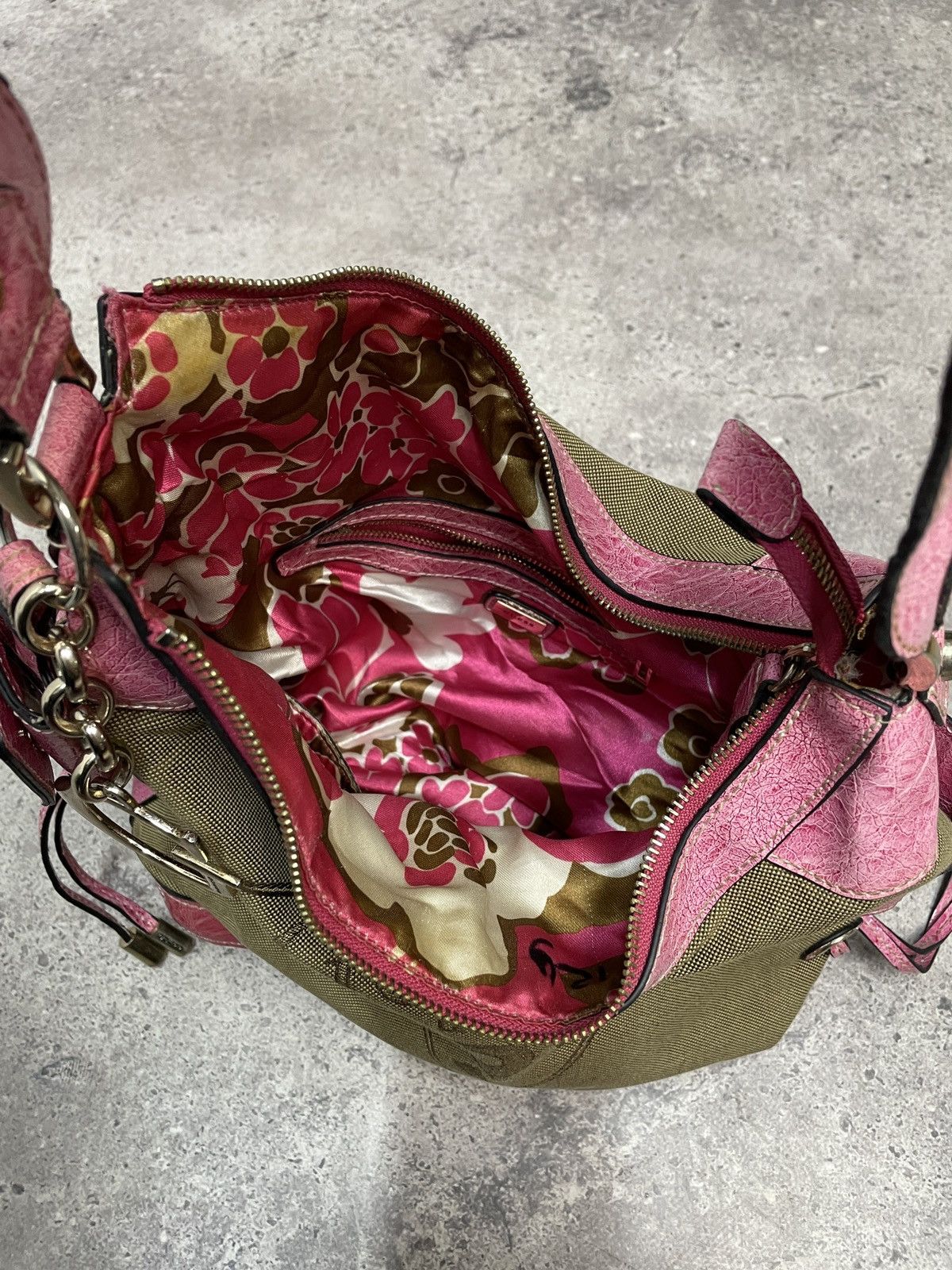 Guess Vintage 00s Guess Baguette Avantgarde Shoulder Bag Hobo Size ONE SIZE - 15 Thumbnail