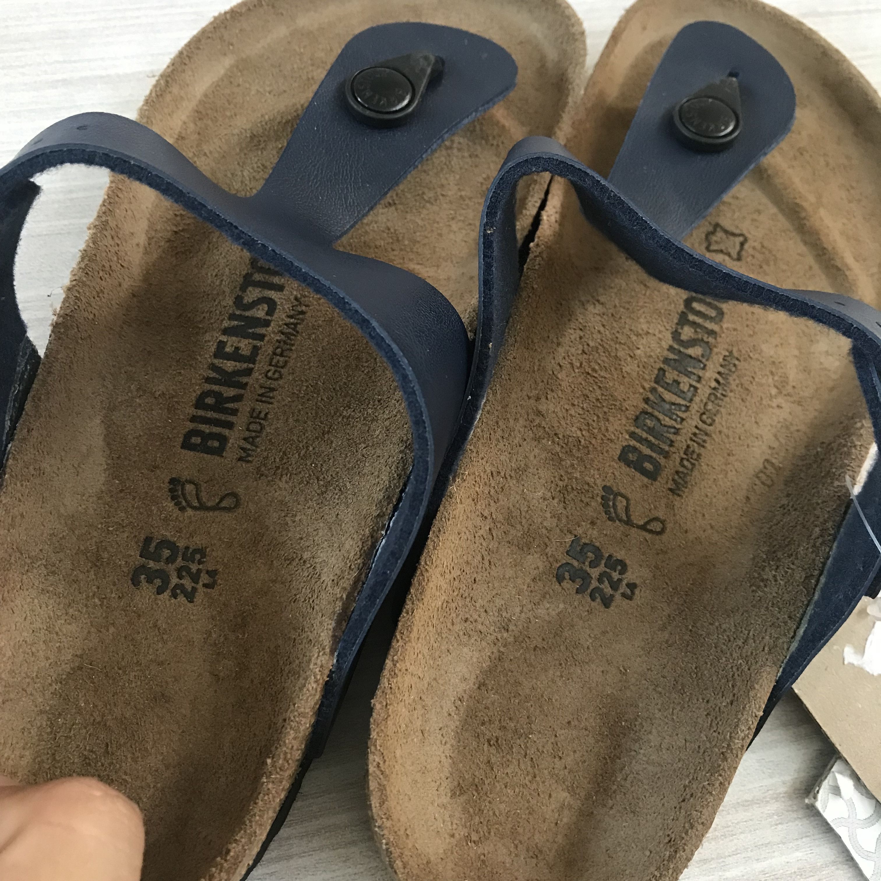 Birkenstock Birkenstock Gizeh Leather Navy Blue one Strap NEW bnwt Size US 5 / EU 37 - 5 Thumbnail