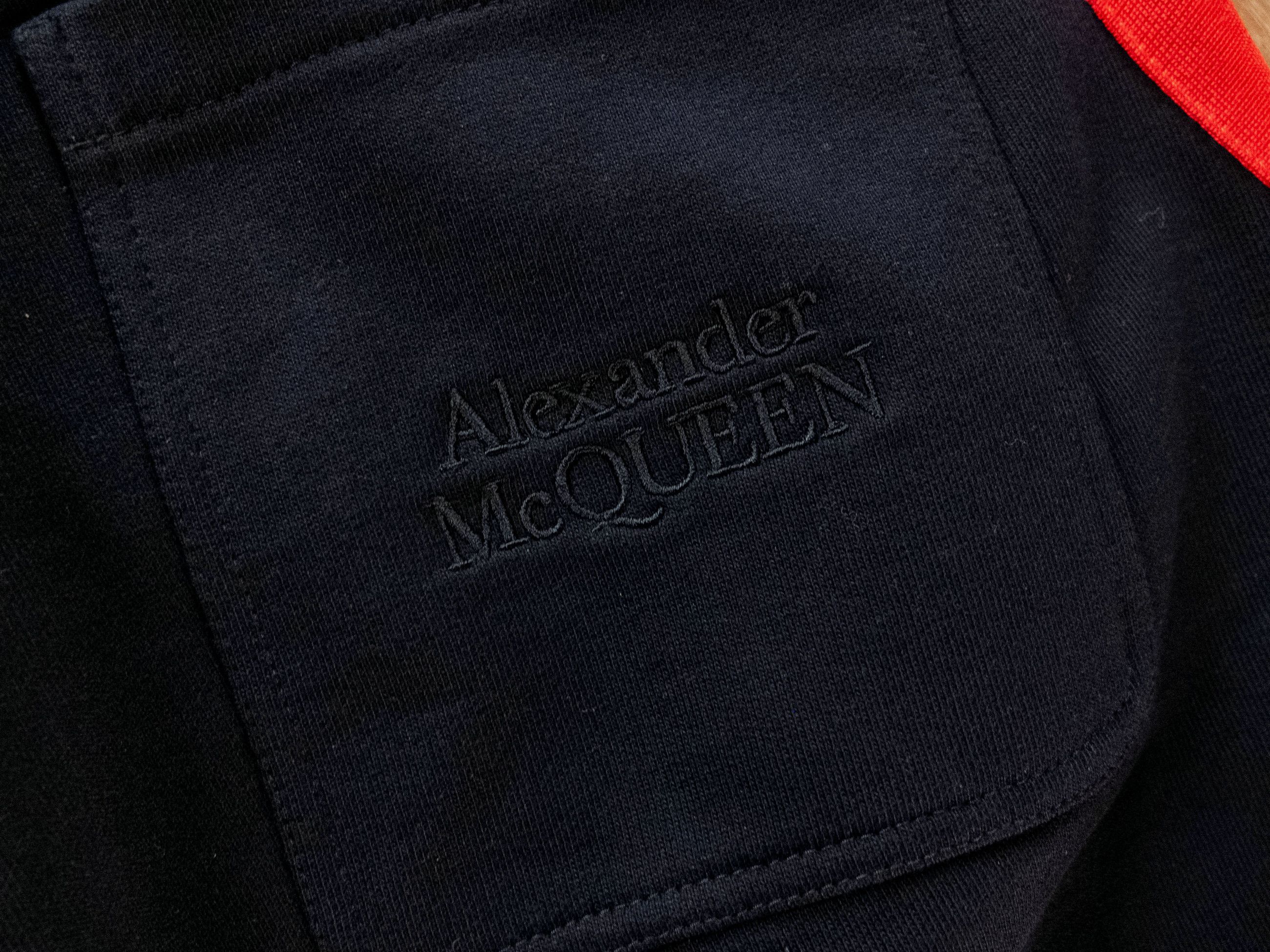 Alexander McQueen ALEXANDER MCQUEEN red black twisted stripe jogger sweatpants Size US 34 / EU 50 - 13 Thumbnail