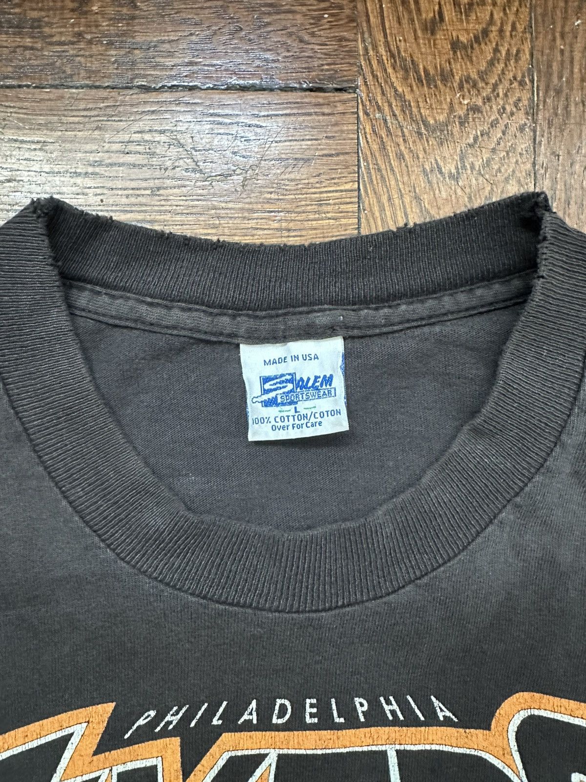 Salem Sportswear Vintage Salem Sportswear 1994 Philadelphia Flyers T Shirt Size US L / EU 52-54 / 3 - 3 Thumbnail