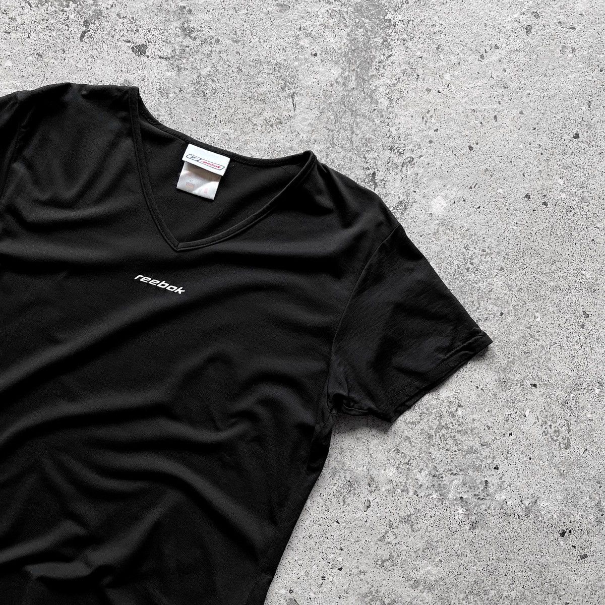 Reebok × Vintage Reebok Womens Black Vintage 00s Short Sleeve V-Neck T-Shirt Size L / US 10 / IT 46 - 2 Thumbnail