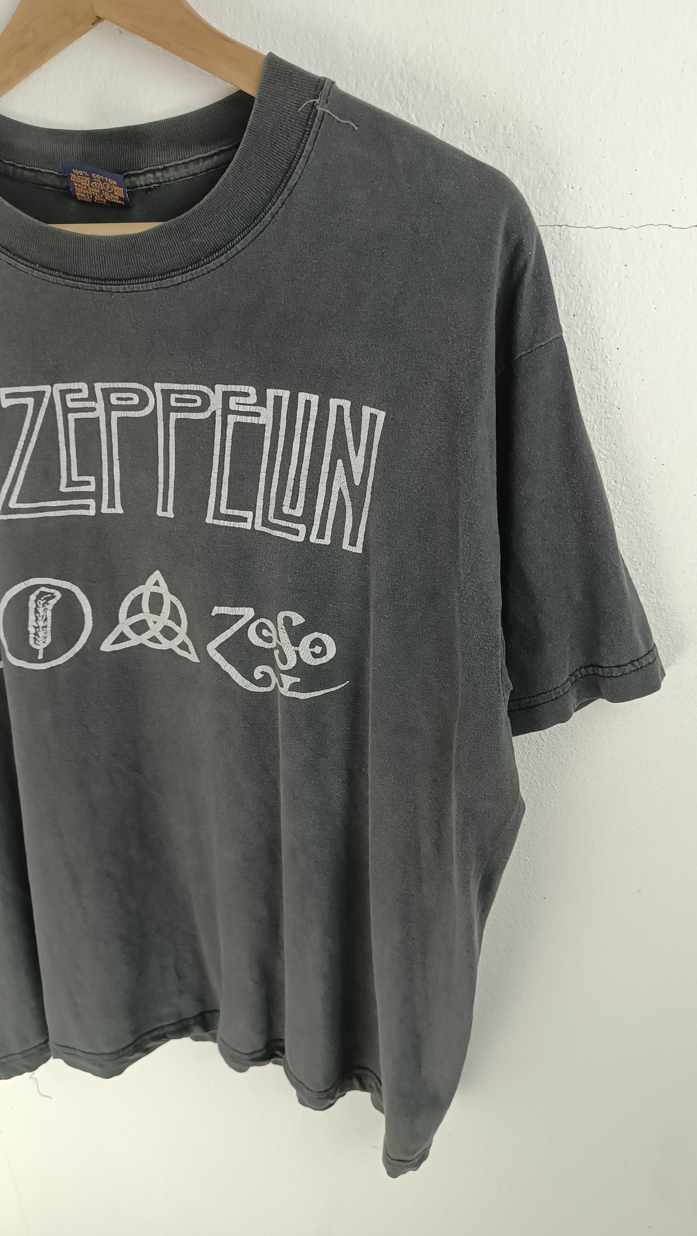 Band Tees THRASHED FADED VINTAGE 2000s LED ZEPPELIN LOGO TEE sabbath Size US L / EU 52-54 / 3 - 7 Thumbnail