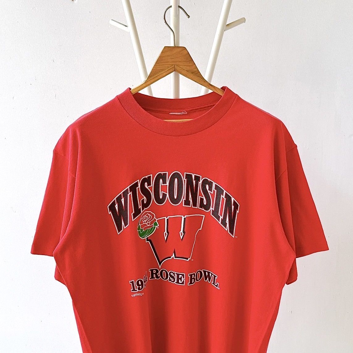 Vintage 90s Wisconsin Badgers UW football t-shirt/ L Size US L / EU 52-54 / 3 - 3 Thumbnail