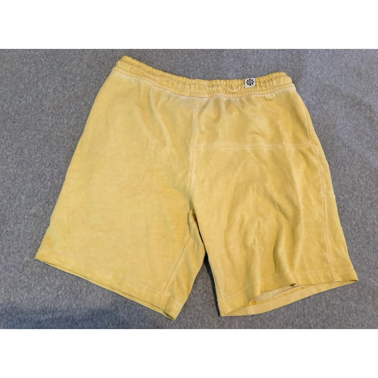 Nike Nike Sweat Shorts Mens L Yellow Casual Activewear Drawstring Cotton Solid Weekend Size US 33 - 5 Thumbnail