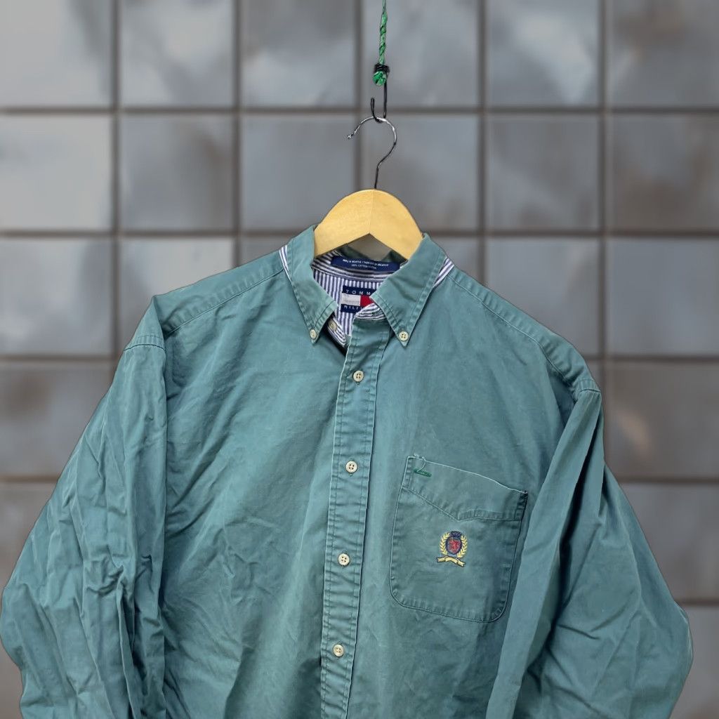 Tommy Hilfiger VINTAGE Tommy Hilfiger Crest Button-Up Long Sleeve Shirt M Green Mens 90s Size US M / EU 48-50 / 2 - 1 Thumbnail