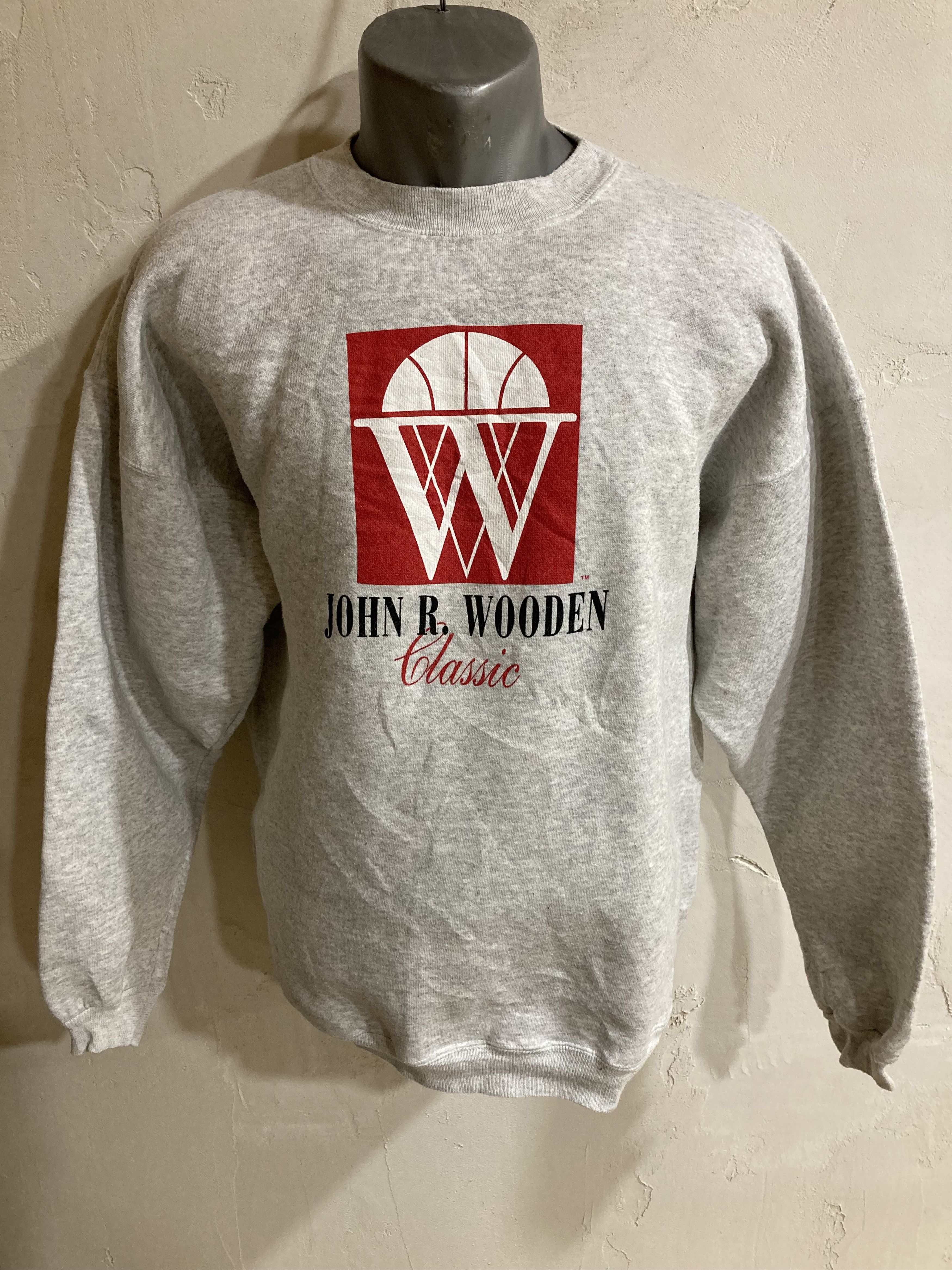 Vintage Vintage John Robert Wooden Basketball Sweatshirt Size US XL / EU 56 / 4 - 1 Thumbnail