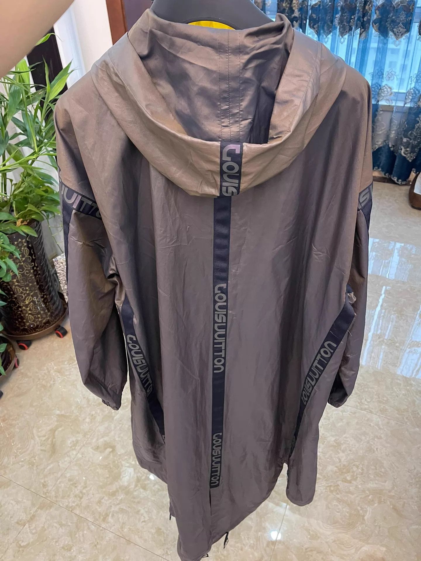 Louis Vuitton LOUIS VUITTON Runway Oversized Thin Windbreaker 46 (OS) Size US S / EU 44-46 / 1 - 2 Thumbnail