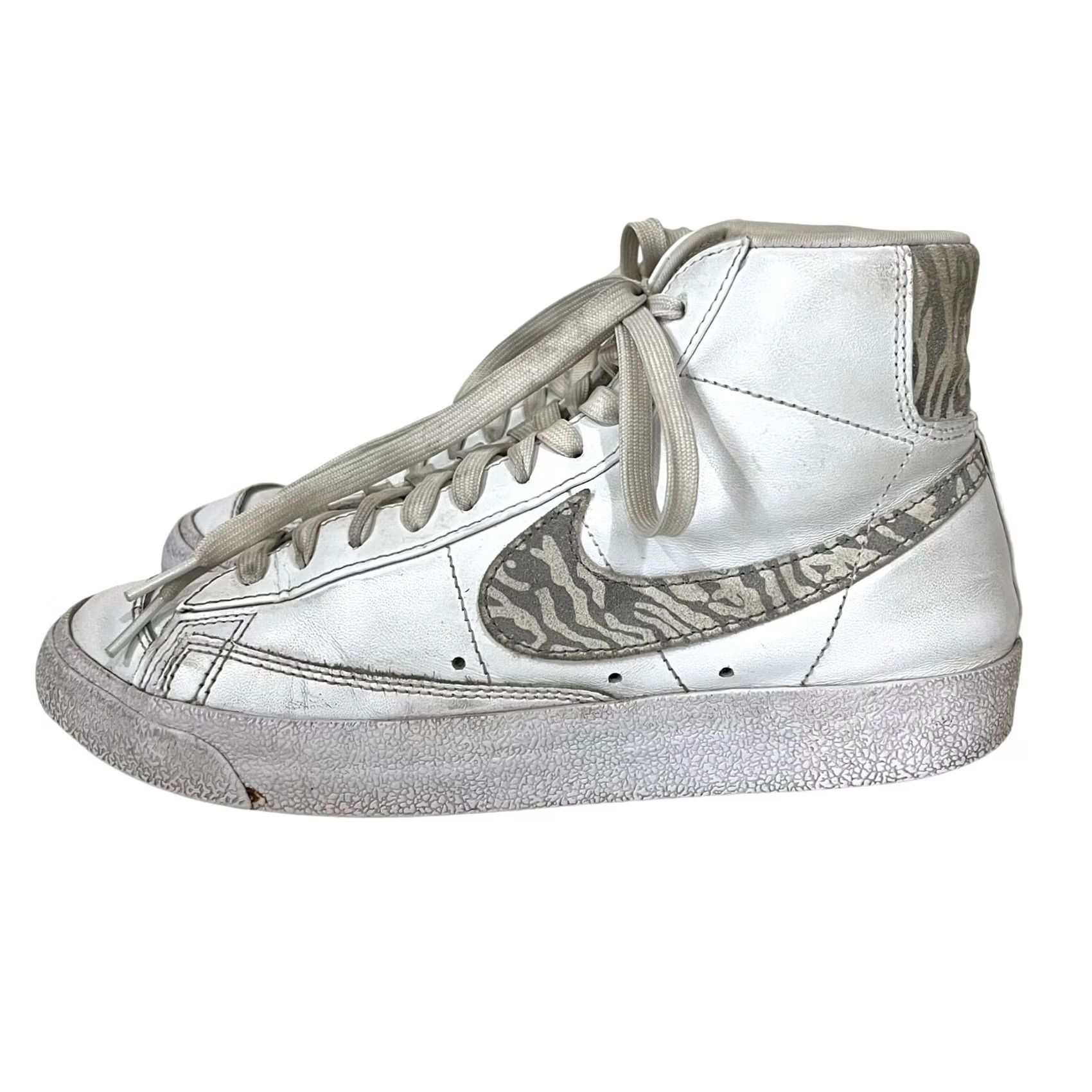 Nike VINTAGE Nike Blazer Mid 77' Womens Sneakers White Leather Zebra Shoes Sz 9.5 DH9633-101 Shoes Sneakers Zebra white leather Nike Womens 9.5 DH9633-101 Size L / US 10 / IT 46 - 7 Thumbnail