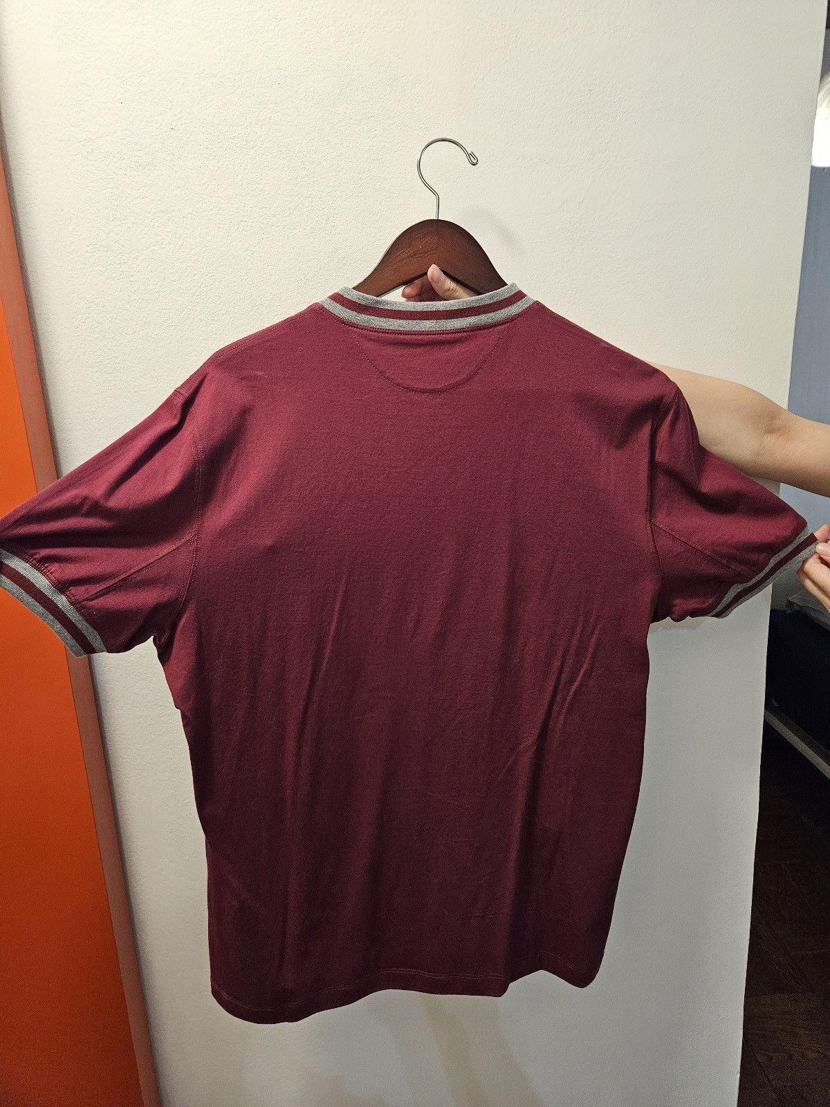 Brunello Cucinelli Burgundy V-neck T-shirt Size US M / EU 48-50 / 2 - 2 Thumbnail