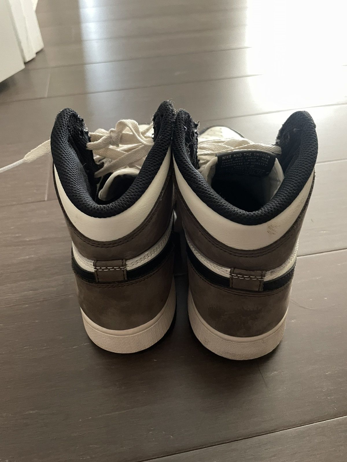 Jordan Brand Air Jordan 1 Dark Mocha (GS) Size US 5.5 / EU 38 - 4 Thumbnail