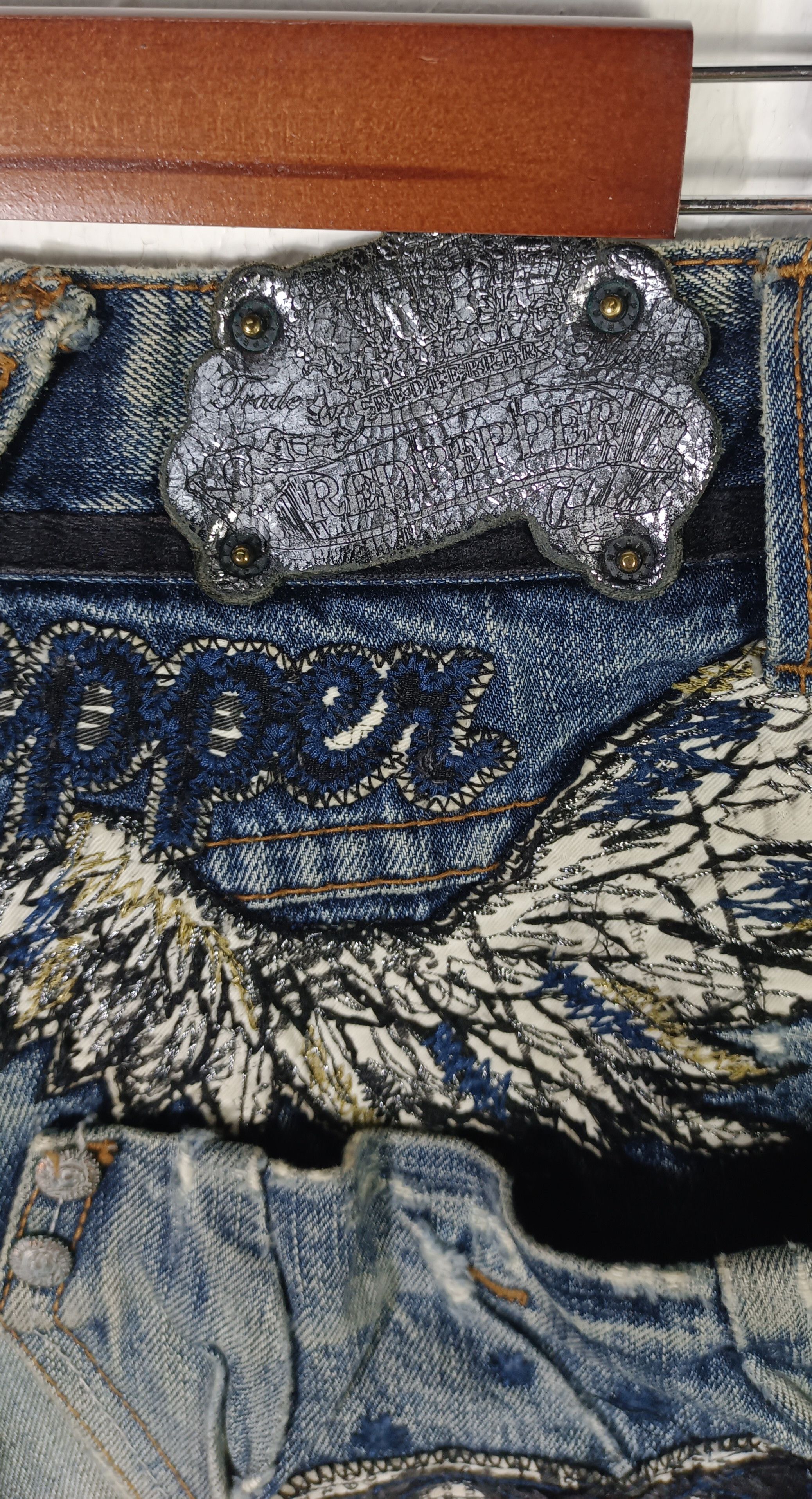 Japanese Brand 🔥Vintage Red Pepper embroidered VINTAGE 71 Distressed jeans Size US 31 - 7 Thumbnail