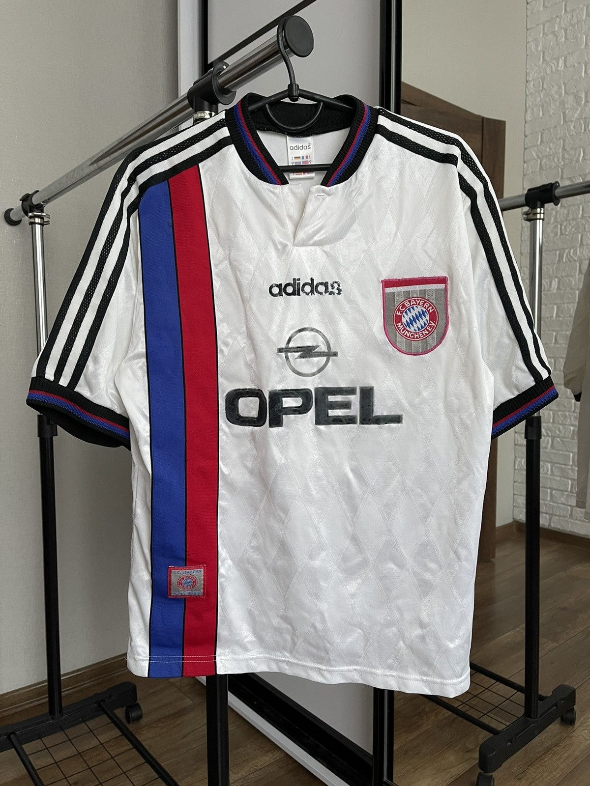 Adidas 1995/1996 Adidas Bayern Munich Vintage Soccer Jersey T-Shirt Size US S / EU 44-46 / 1 - 3 Thumbnail