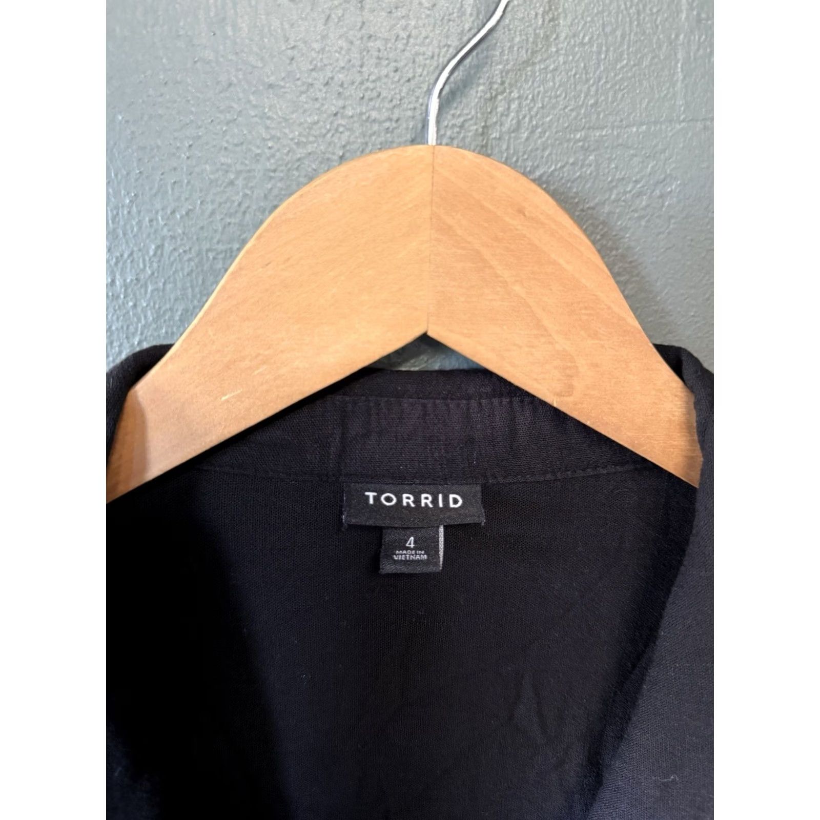 Torrid Torrid Shirt Black Short Sleeve Button-Up Plus Size 4 Women Size S / US 4 / IT 40 - 3 Thumbnail