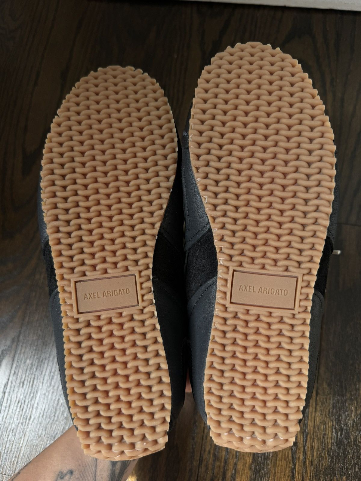 Axel Arigato Axel Arigato Slow Runner in black/gum Size US 7.5 / IT 37.5 - 4 Thumbnail