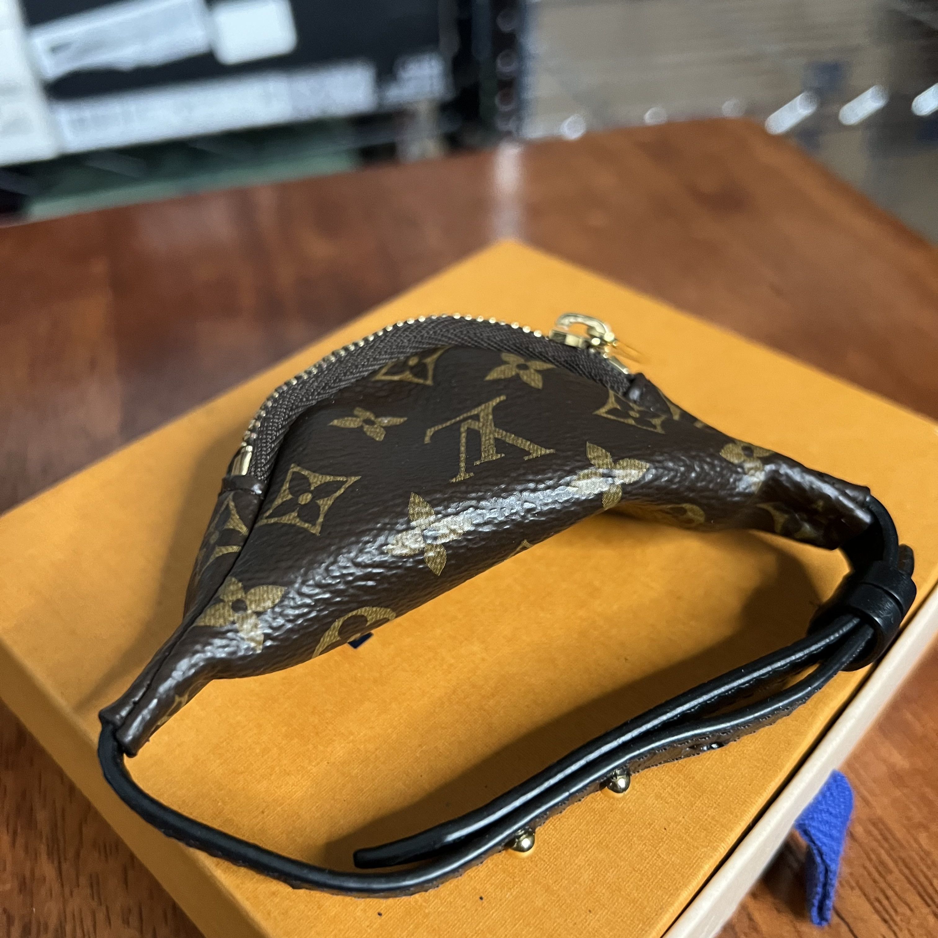 Louis Vuitton Louis Vuitton Party Bumbag Bracelet Size ONE SIZE - 3 Thumbnail
