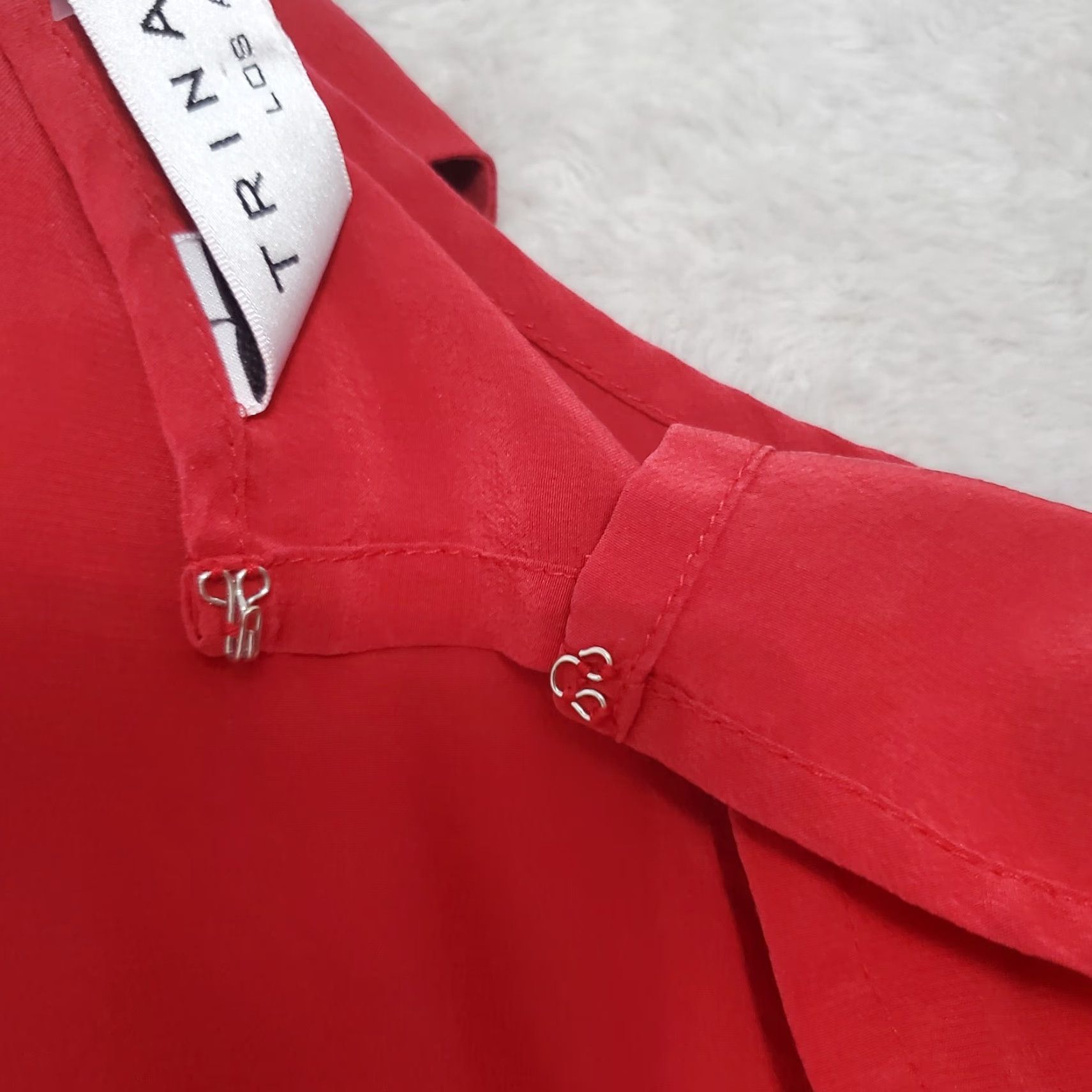 Trina Turk VINTAGE Trina Turk Blouse Shirt Women 8 Red Sleeveless Silk Ruffle Shoulder Tunic Size M / US 6-8 / IT 42-44 - 7 Thumbnail