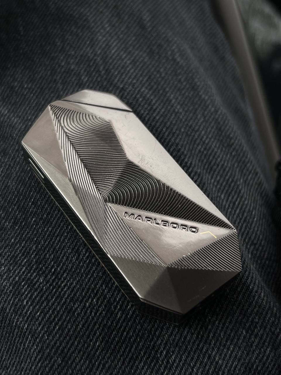Japanese Brand Y2K ELEGANCE MARLBORO GEOMETRIC METAL PUNK ROCK LIGHTER Size ONE SIZE - 1 Thumbnail