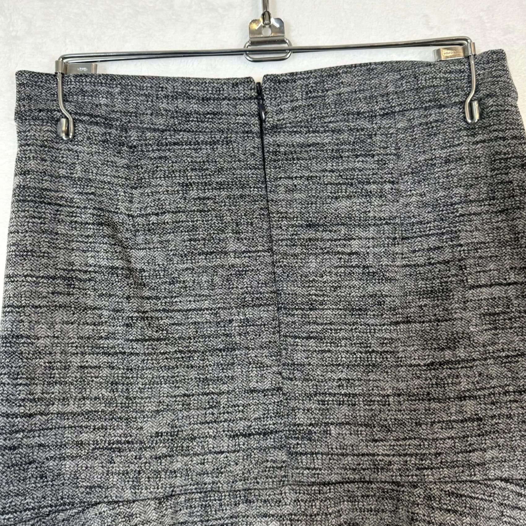 Banana Republic Banana Republic Mini Skirt Skirt Womens Size 0 Gray Ruffle Hem Back Zip, Short, Tweed Cotton, 0, Regular Size, Vintage: No Size 25" / US 0 / IT 36 - 6 Thumbnail