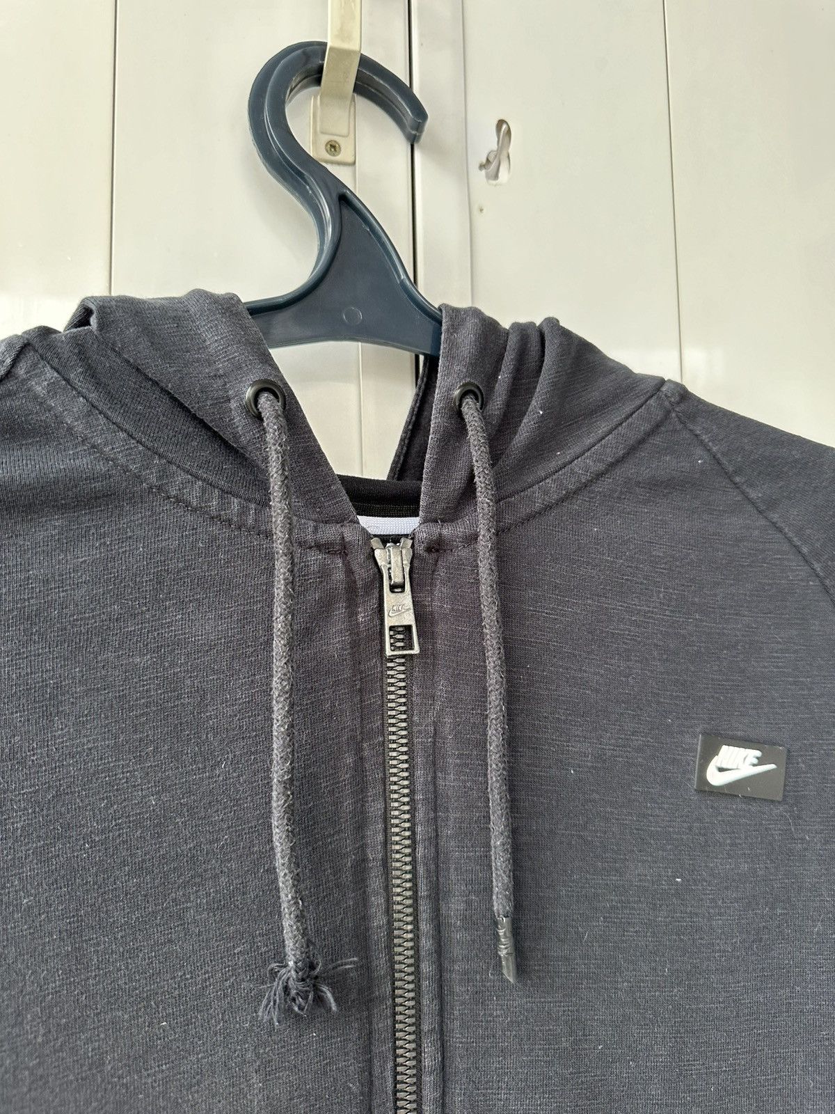 Nike Vintage Nike Hoodie Patch Logo Black Fit Size US L / EU 52-54 / 3 - 9 Thumbnail