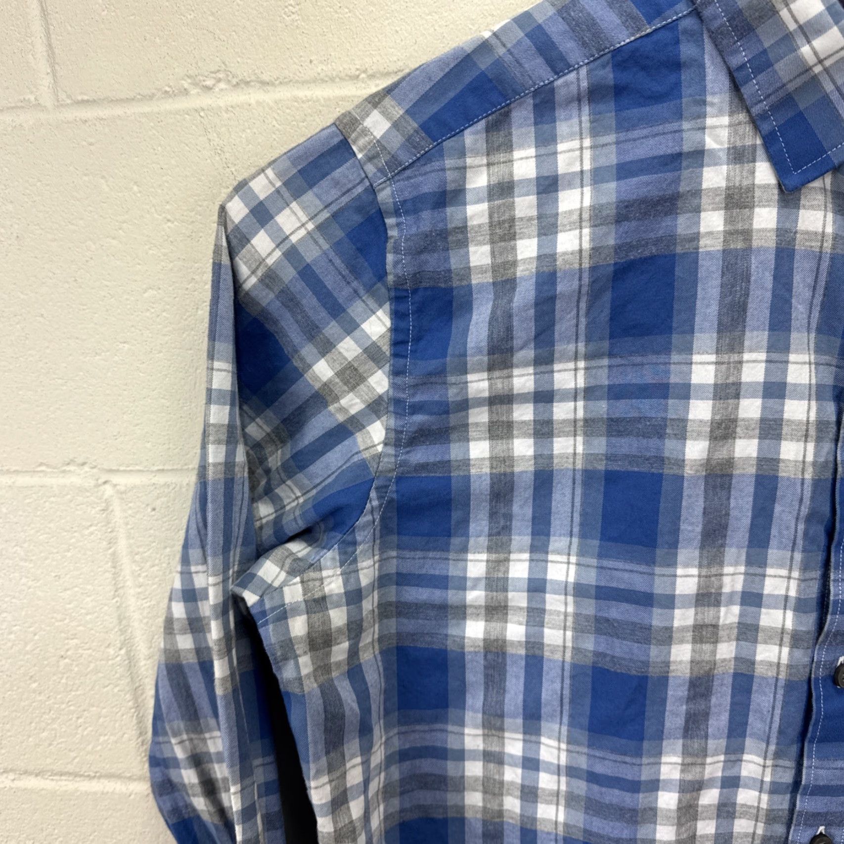 UNTUCKit UNTUCKit Shirt Men XL Blue Gray White Plaid Button-Up Long Sleeve Casual Fiano - Cotton Flannel, Regular Fit, Classic Winter Wear Size US L / EU 52-54 / 3 - 4 Thumbnail