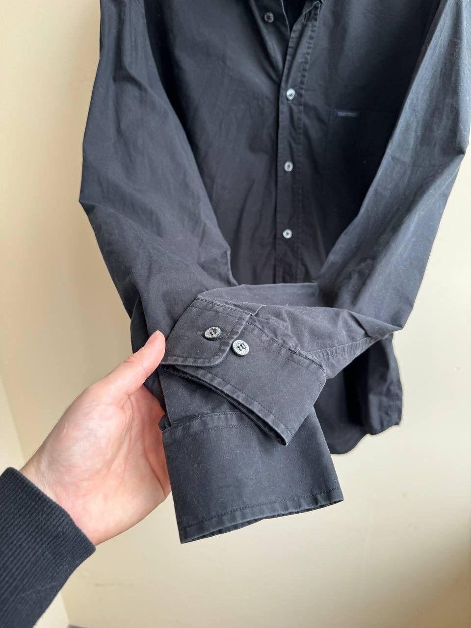 Valentino × Vintage Valentino shirt vintage 90s men’s M L black polo button Size US L / EU 52-54 / 3 - 3 Thumbnail