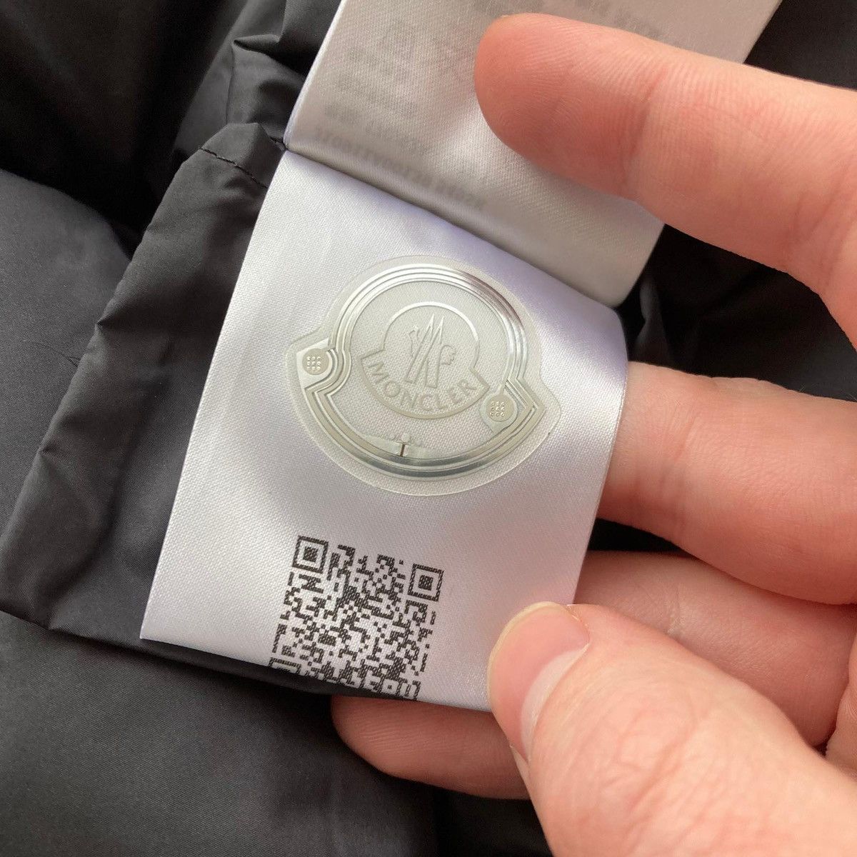 Moncler Moncler down gilet size 1 gui LECHTAL black logo bomber Size US S / EU 44-46 / 1 - 11 Thumbnail