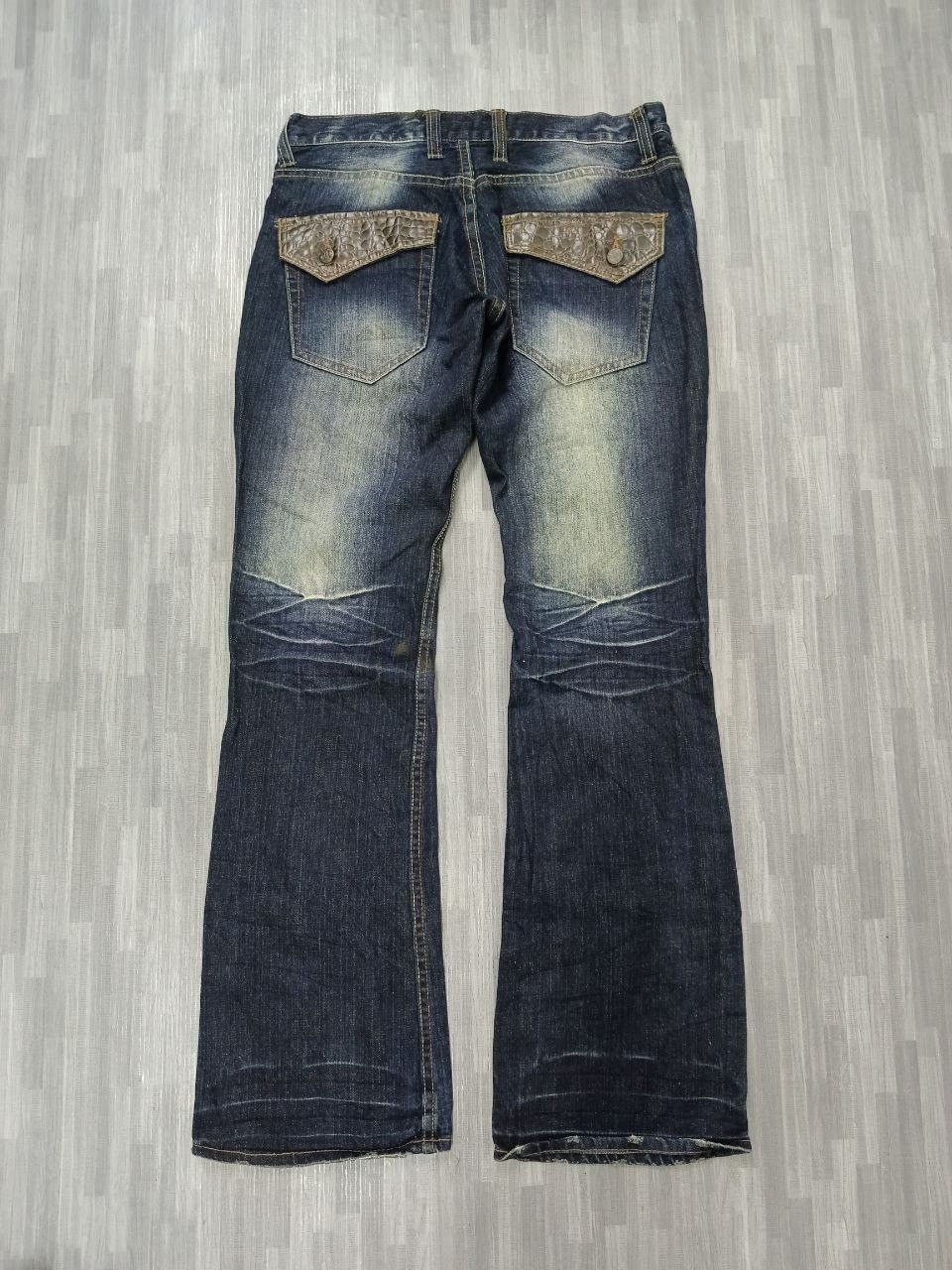 Japanese Brand FLARE WASHED ROOT THREE DENIM pANTS Size US 30 / EU 46 - 3 Thumbnail