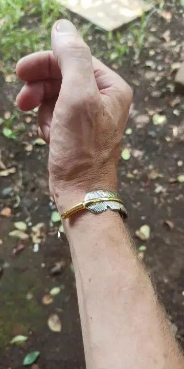Japanese Brand Vintage Feather Cuff Bracelet Wrist Adjustable Jewelry Size ONE SIZE - 2 Thumbnail