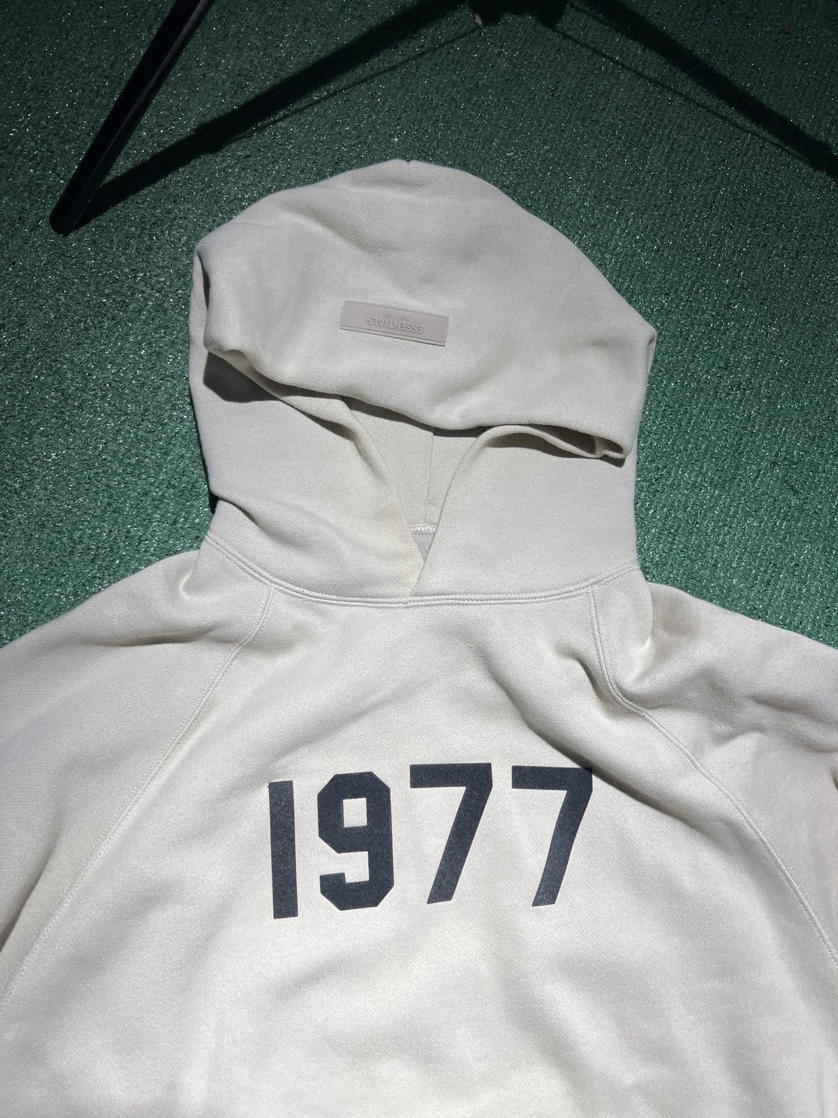 Fear of God Fear of god essentials 1977 hoodie size s Size US S / EU 44-46 / 1 - 4 Thumbnail